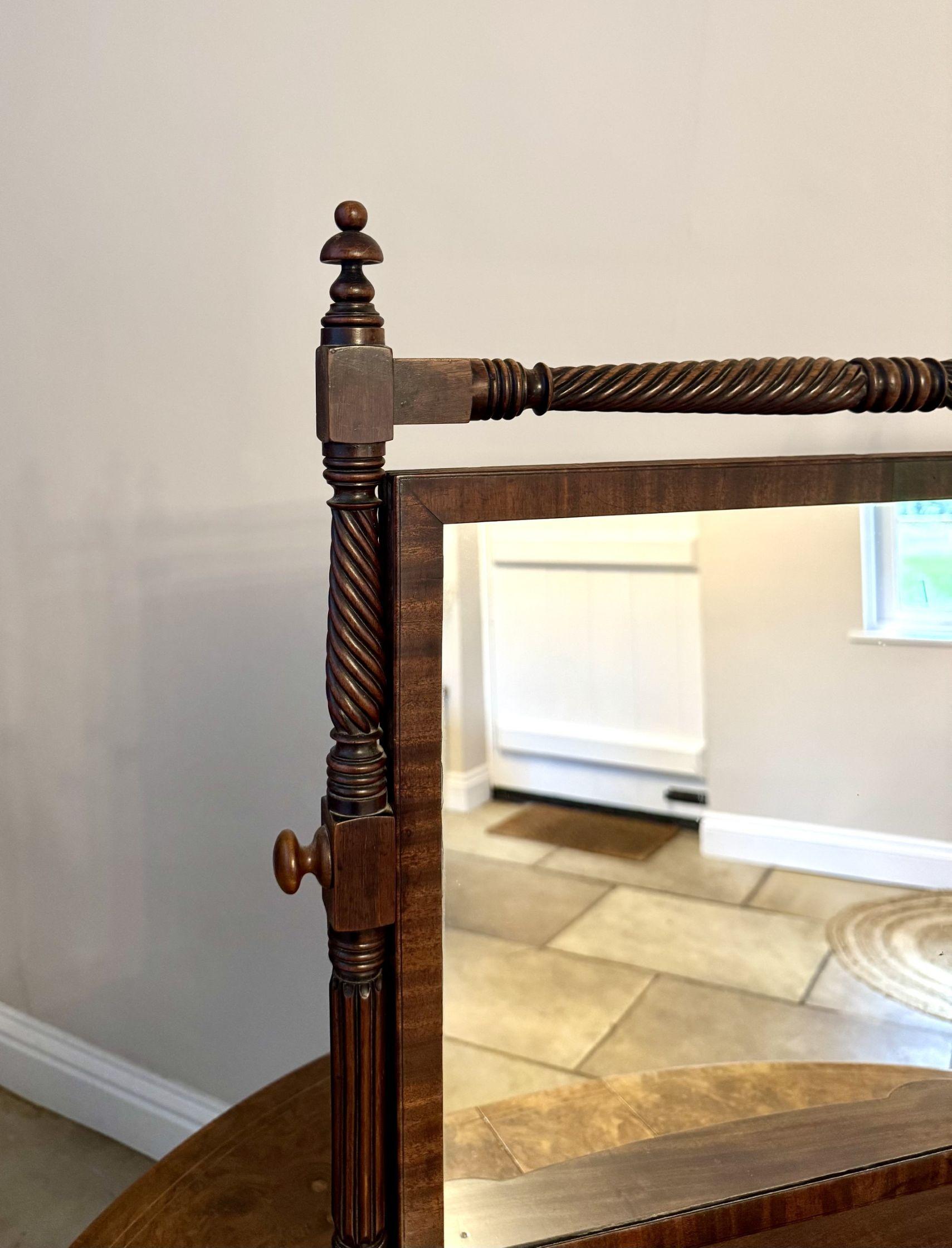 Intagliato Specchio a battente in mogano di epoca vittoriana di alta qualità in vendita