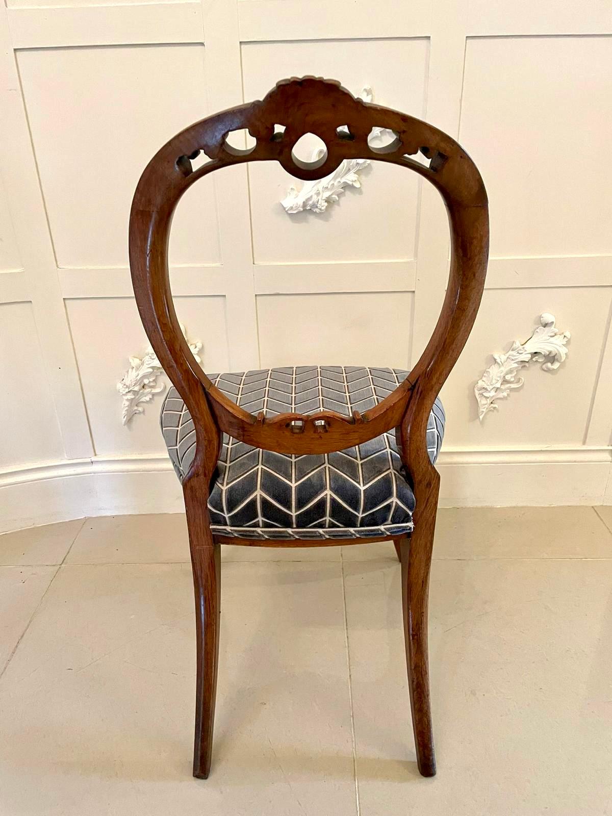 Antiker viktorianischer Satz von sechs Esszimmerstühlen aus Nussbaumholz in feiner Qualität (Handgeschnitzt) im Angebot