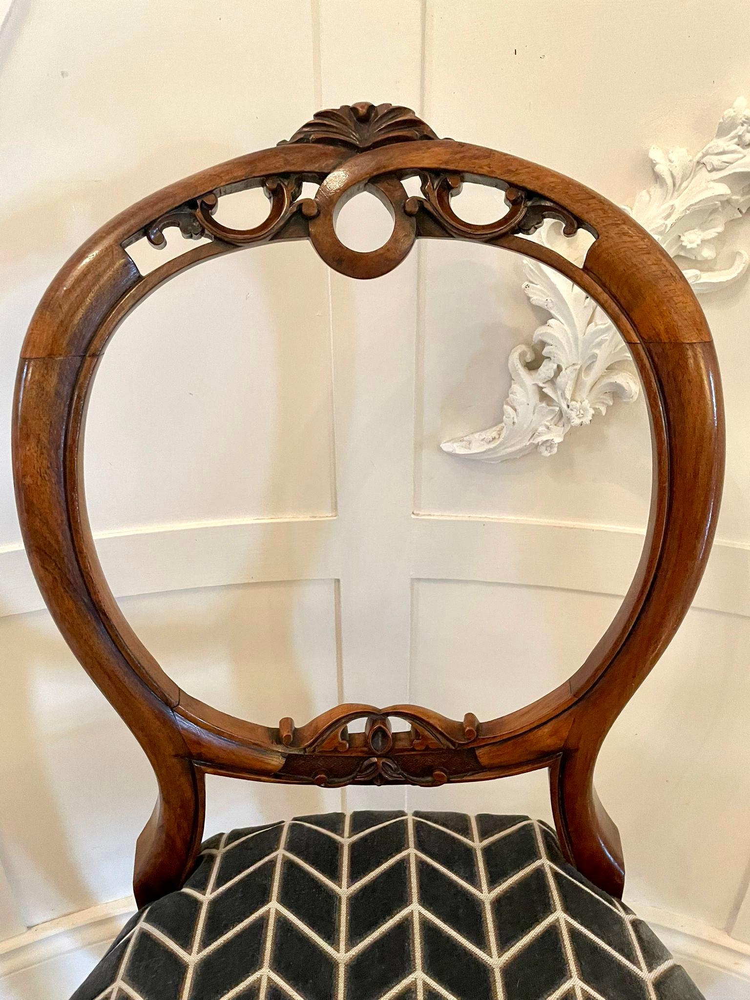 Antiker viktorianischer Satz von sechs Esszimmerstühlen aus Nussbaumholz in feiner Qualität im Zustand „Hervorragend“ im Angebot in Suffolk, GB