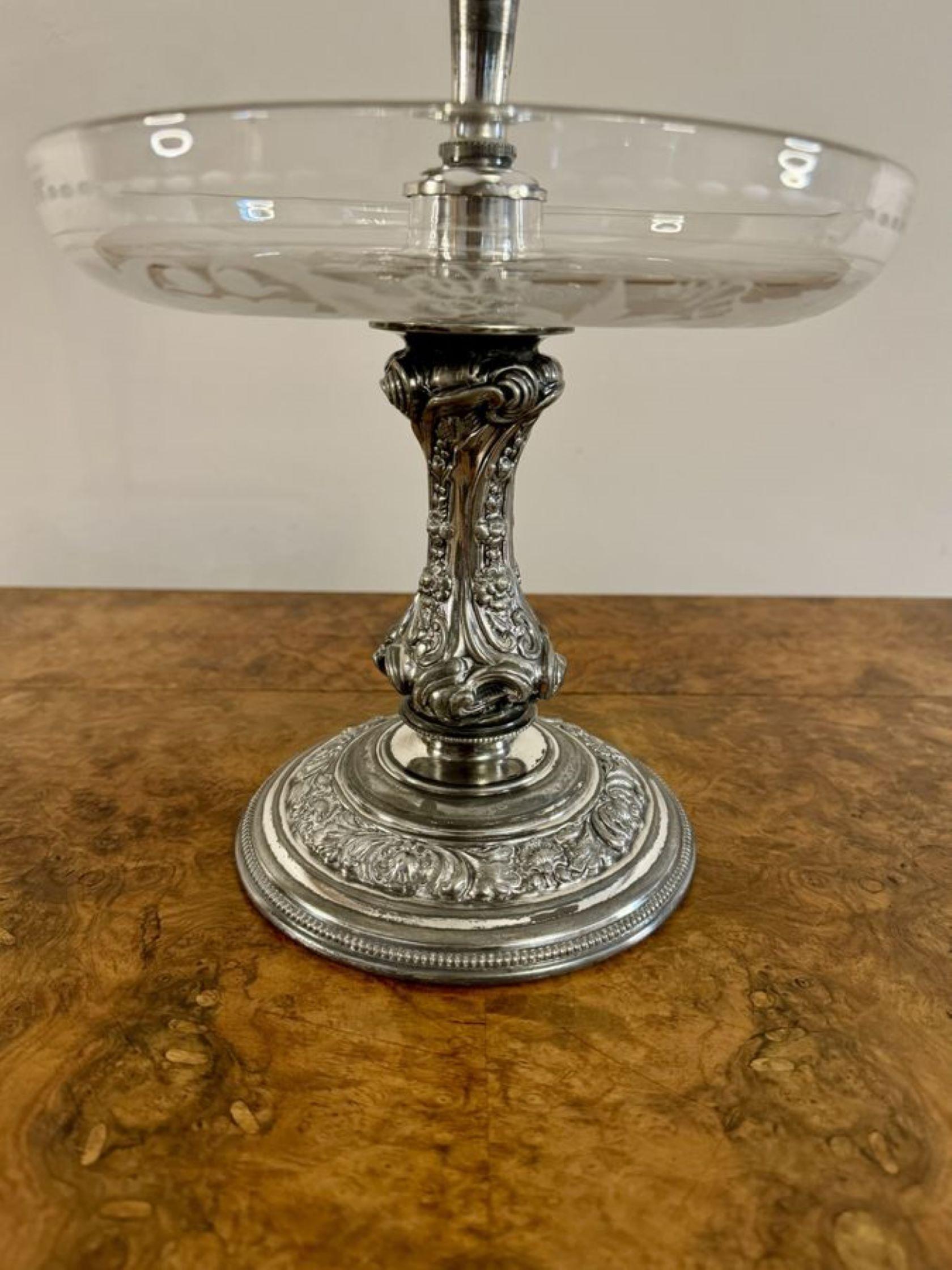 Antike viktorianische Epergne aus versilbertem und geätztem Glas in hoher Qualität von Walker (Frühviktorianisch) im Angebot