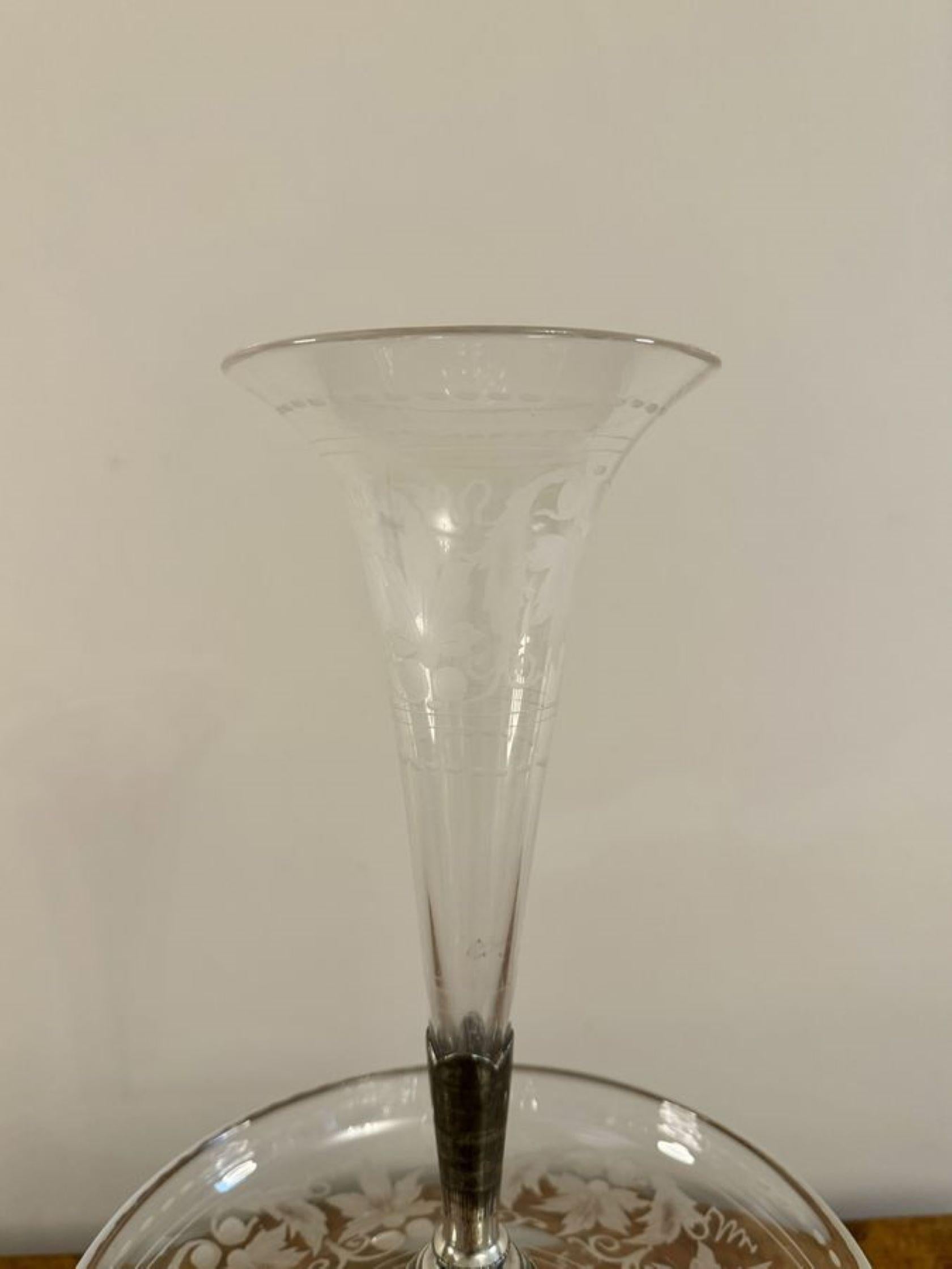 Antike viktorianische Epergne aus versilbertem und geätztem Glas in hoher Qualität von Walker im Zustand „Gut“ im Angebot in Ipswich, GB