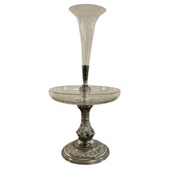 Epergne victoriana antigua de gran calidad, chapada en plata y con cristal grabado, de Walker