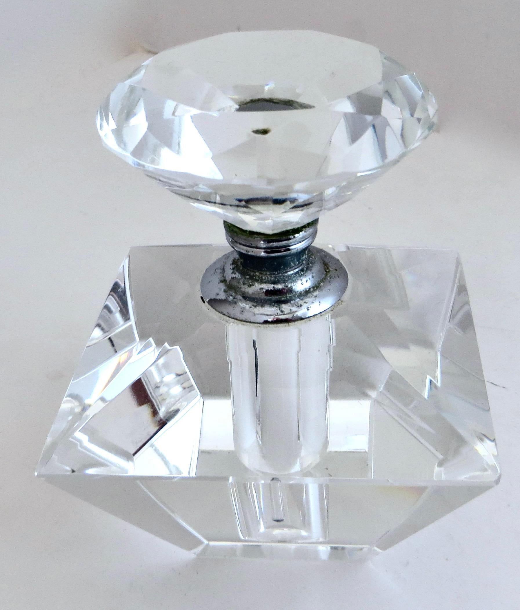 Flacon de parfum en verre taillé de qualité Art déco probablement français, vers 1935 Bon état - En vente à Incline Village, NV