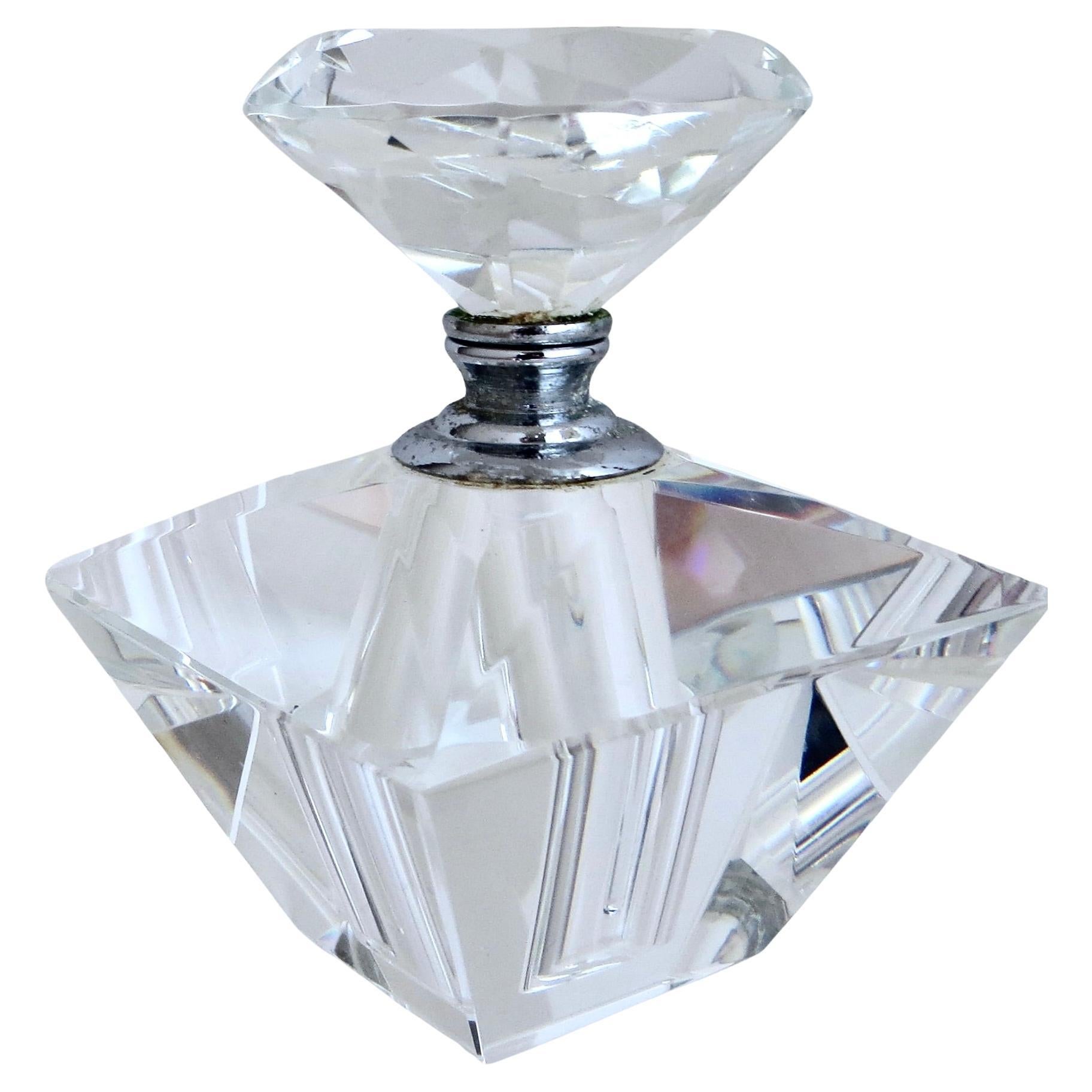 Flacon de parfum en verre taillé de qualité Art déco probablement français, vers 1935