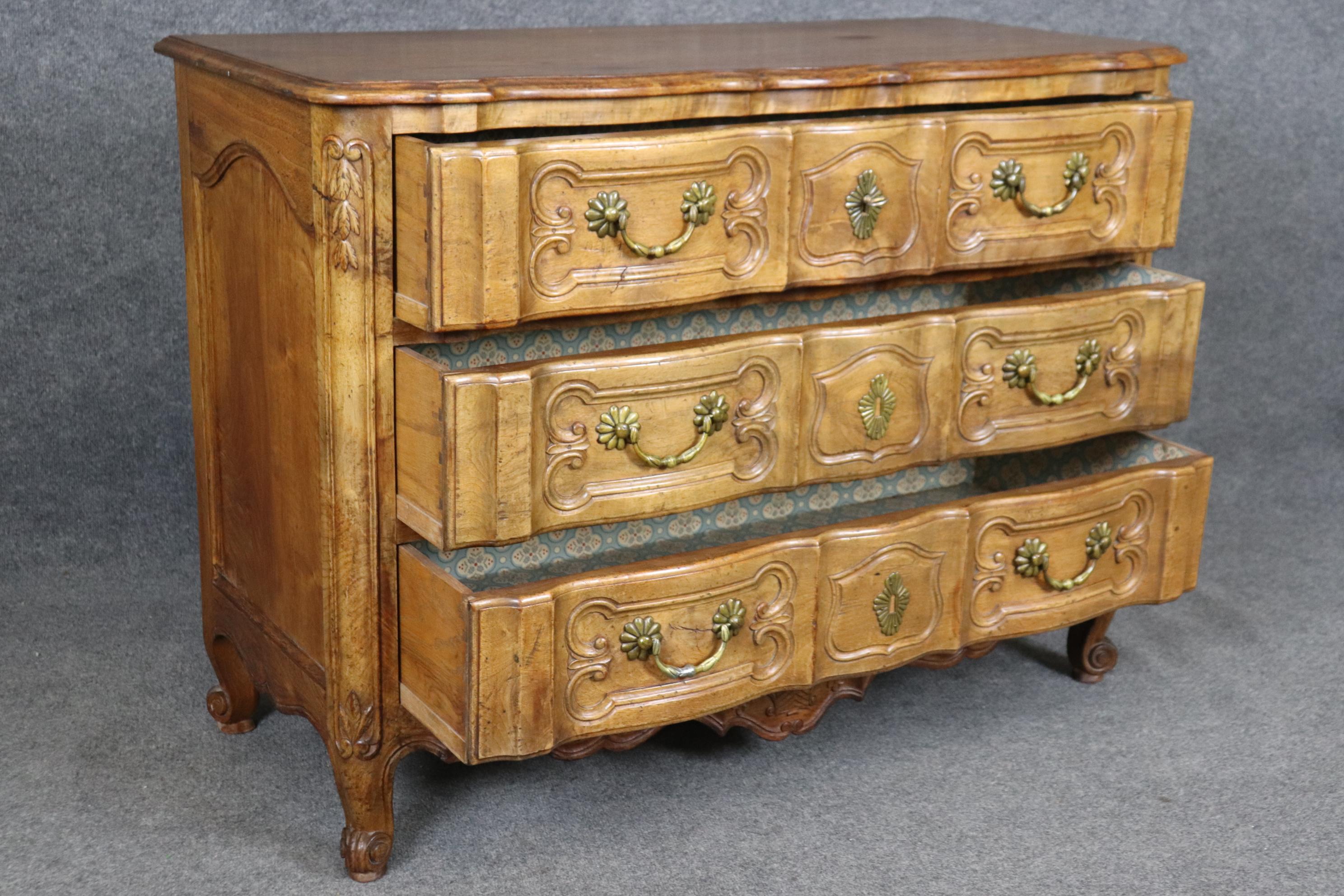 Fine Quality Auffray Attributed Country French Commode with Italian Paper Lining In Good Condition For Sale In Swedesboro, NJ