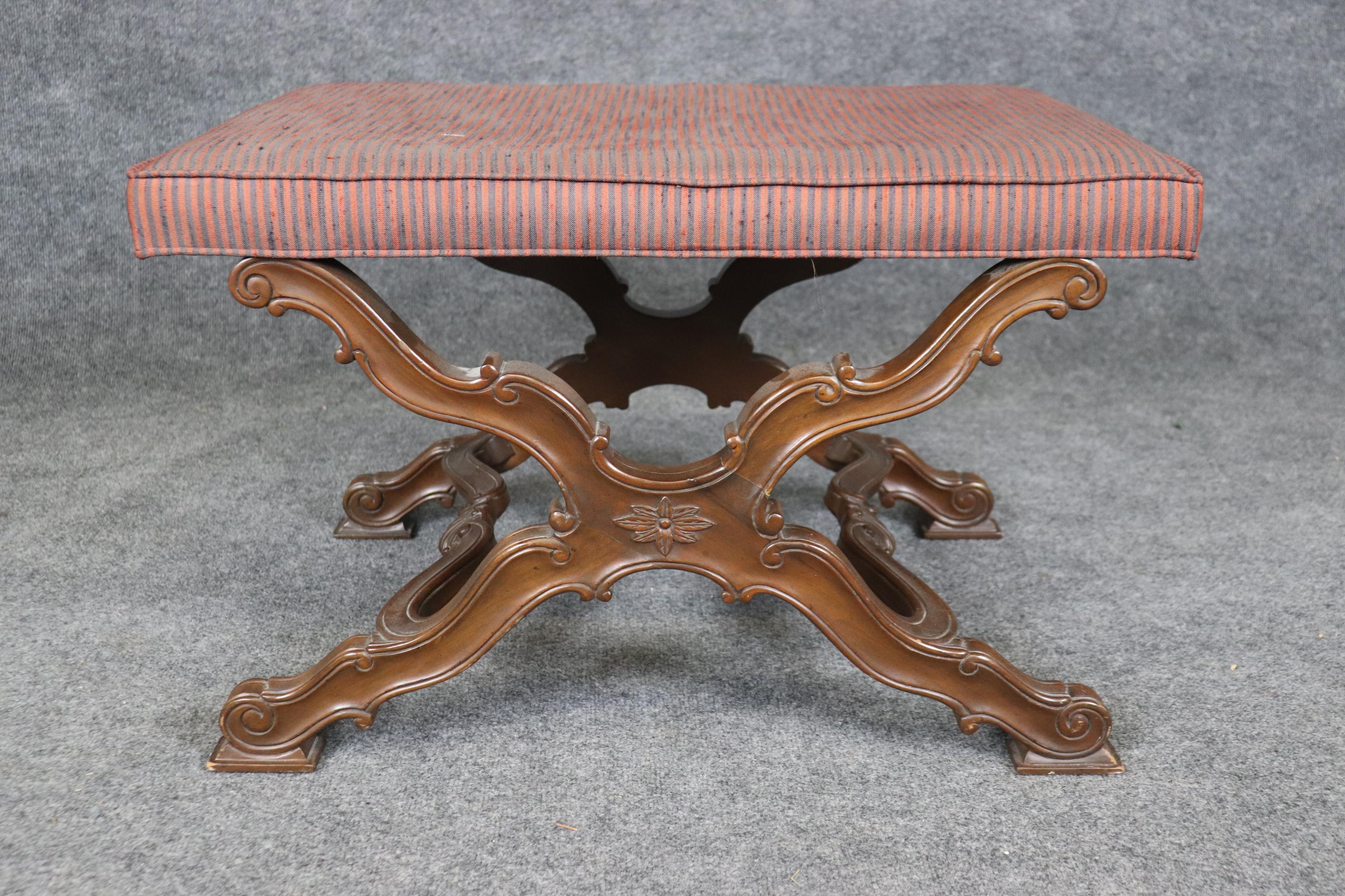 Mid-20th Century Fine Quality Baker Furniture Carved French Regency X Form Carved Walnut Bench For Sale