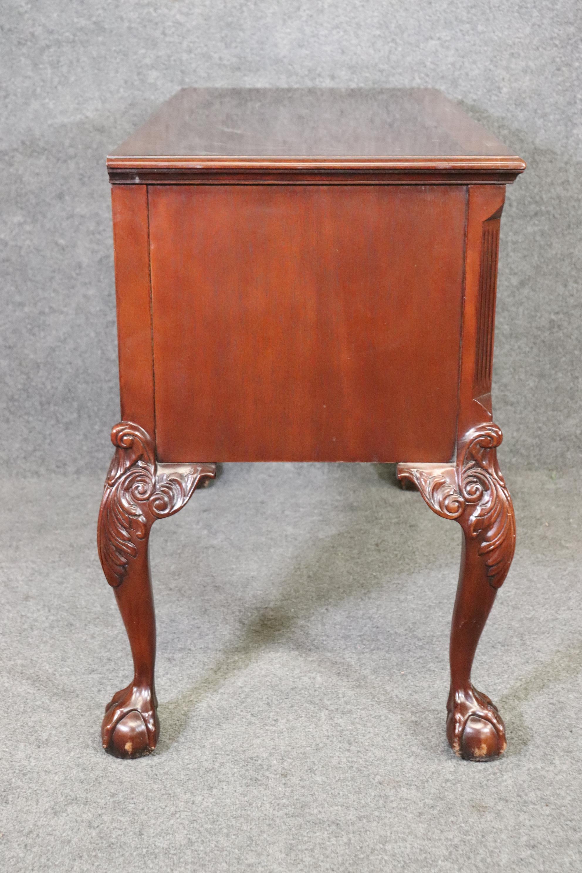 Fine Quality Bernhardt Flame Mahogany Chippendale Lowboy Buffet Sideboard 1