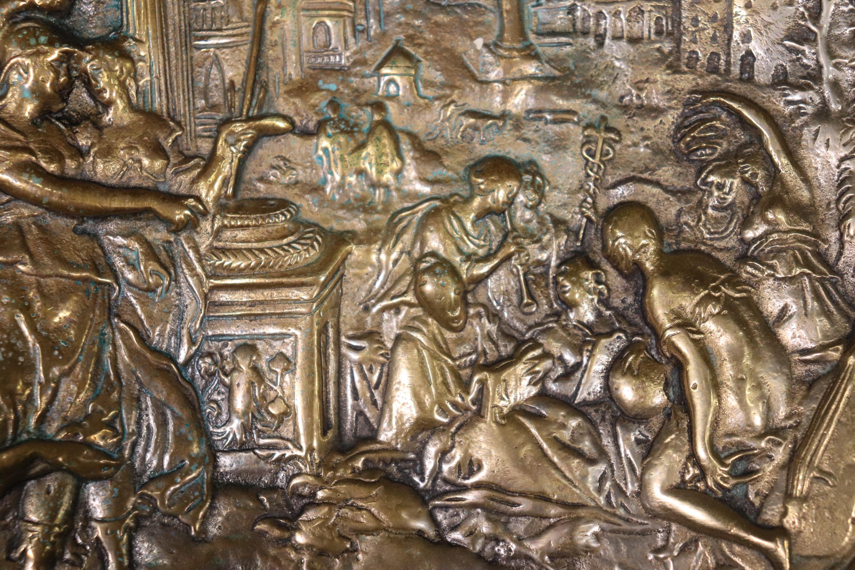 Antiker figuraler Repousse-Kartentisch in hoher Qualität aus Messing und Bronze im Angebot 3