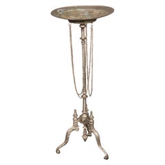 Antiker figuraler Repousse-Kartentisch in hoher Qualität aus Messing und Bronze