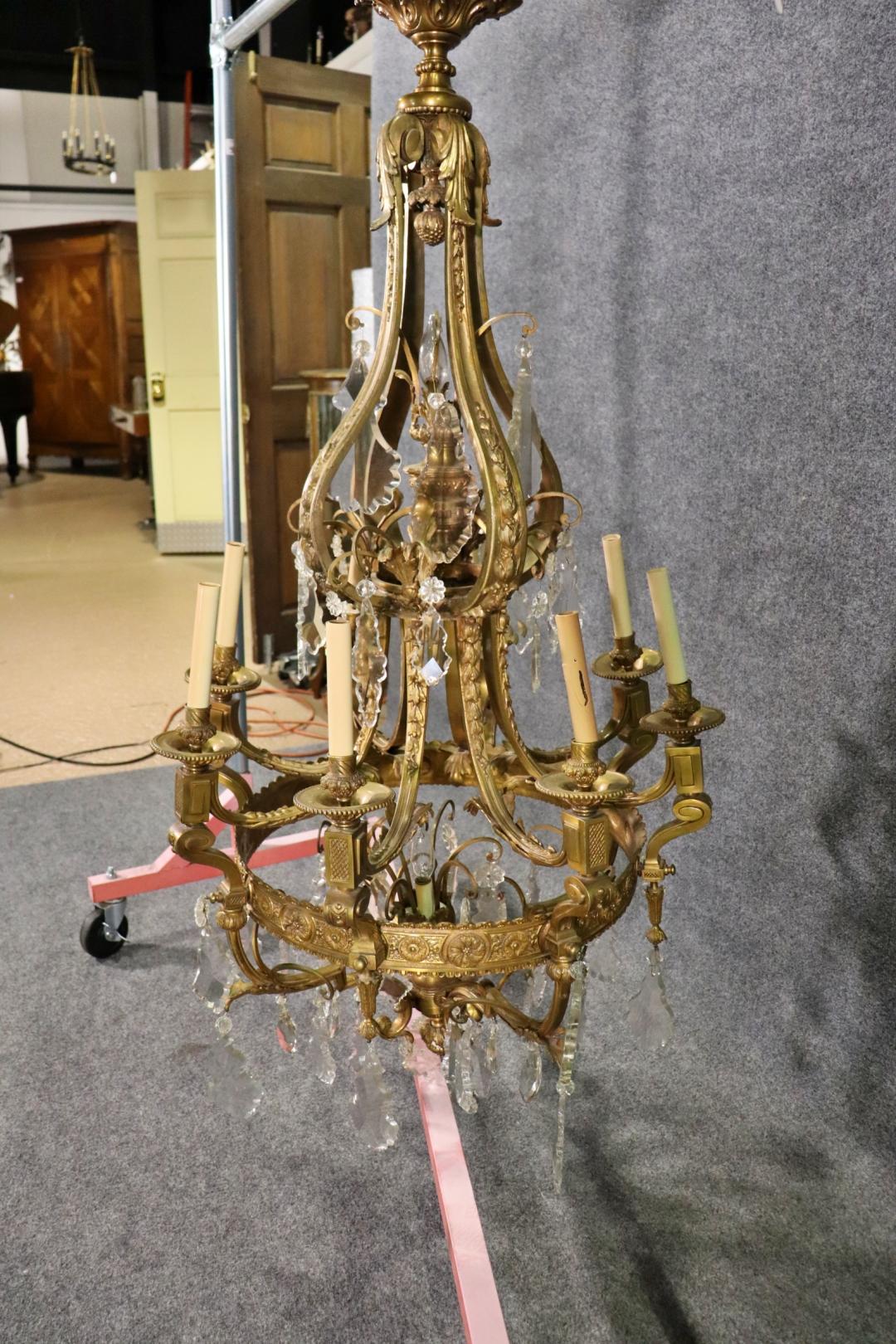 Lampadario francese in stile Luigi XV, in bronzo e cristallo autentico di alta qualità in vendita 2