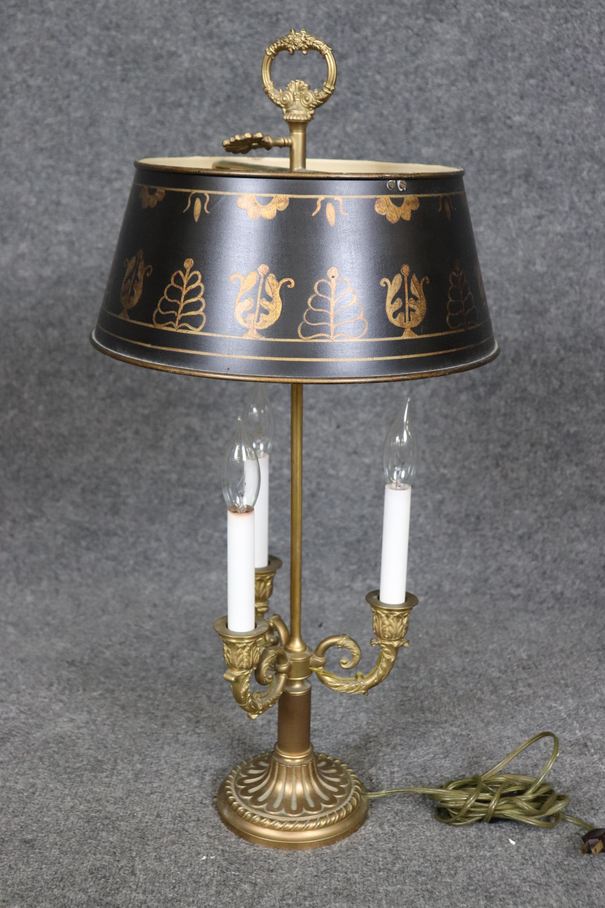 Directoire Lampe de table bouillotte de qualité supérieure en bronze, laiton et métal peint en tôle en vente