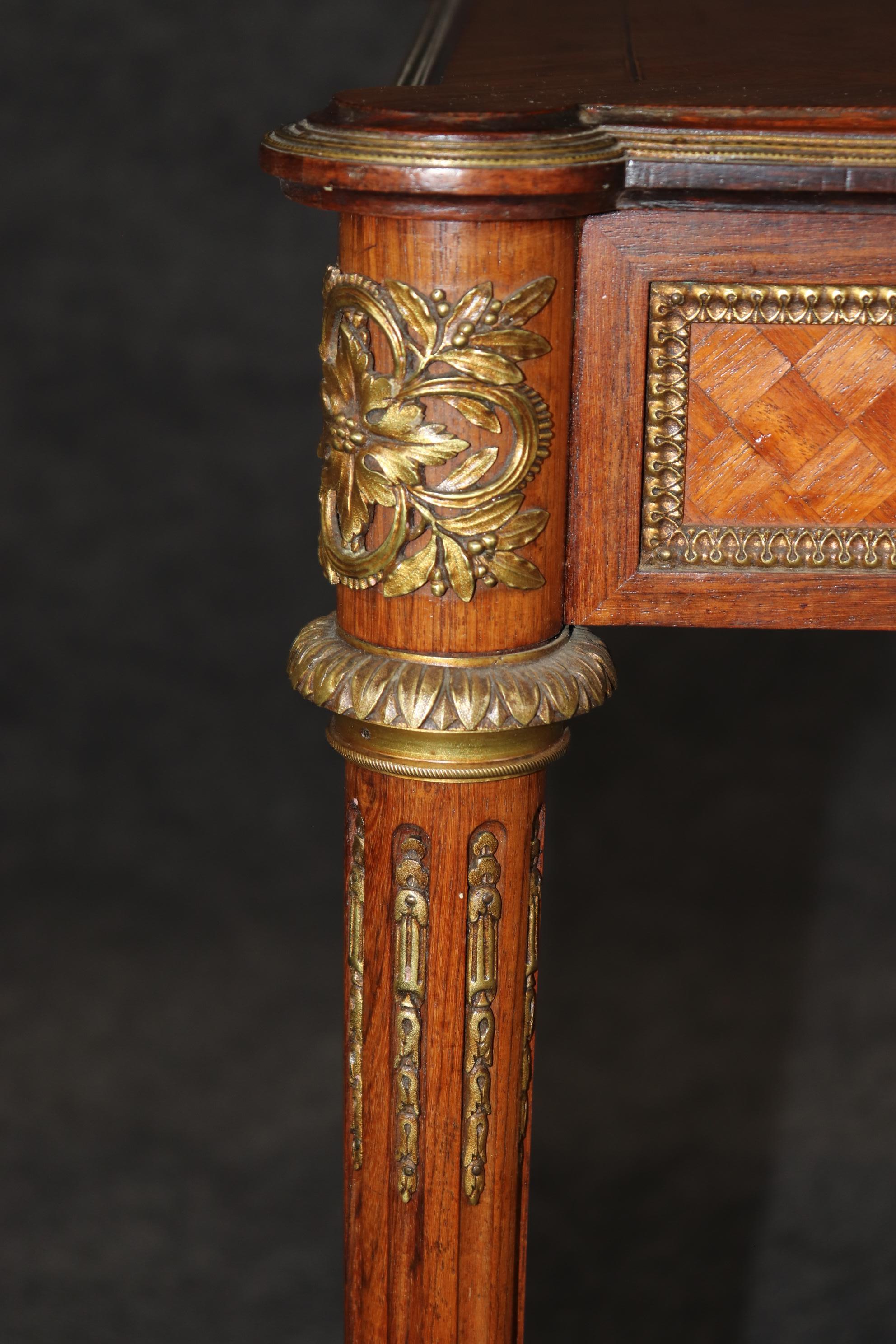 Feine Qualität Bronze montiert Cherubs Putten Marketerie eingelegt Kingwood Schreibtisch (Französisch) im Angebot