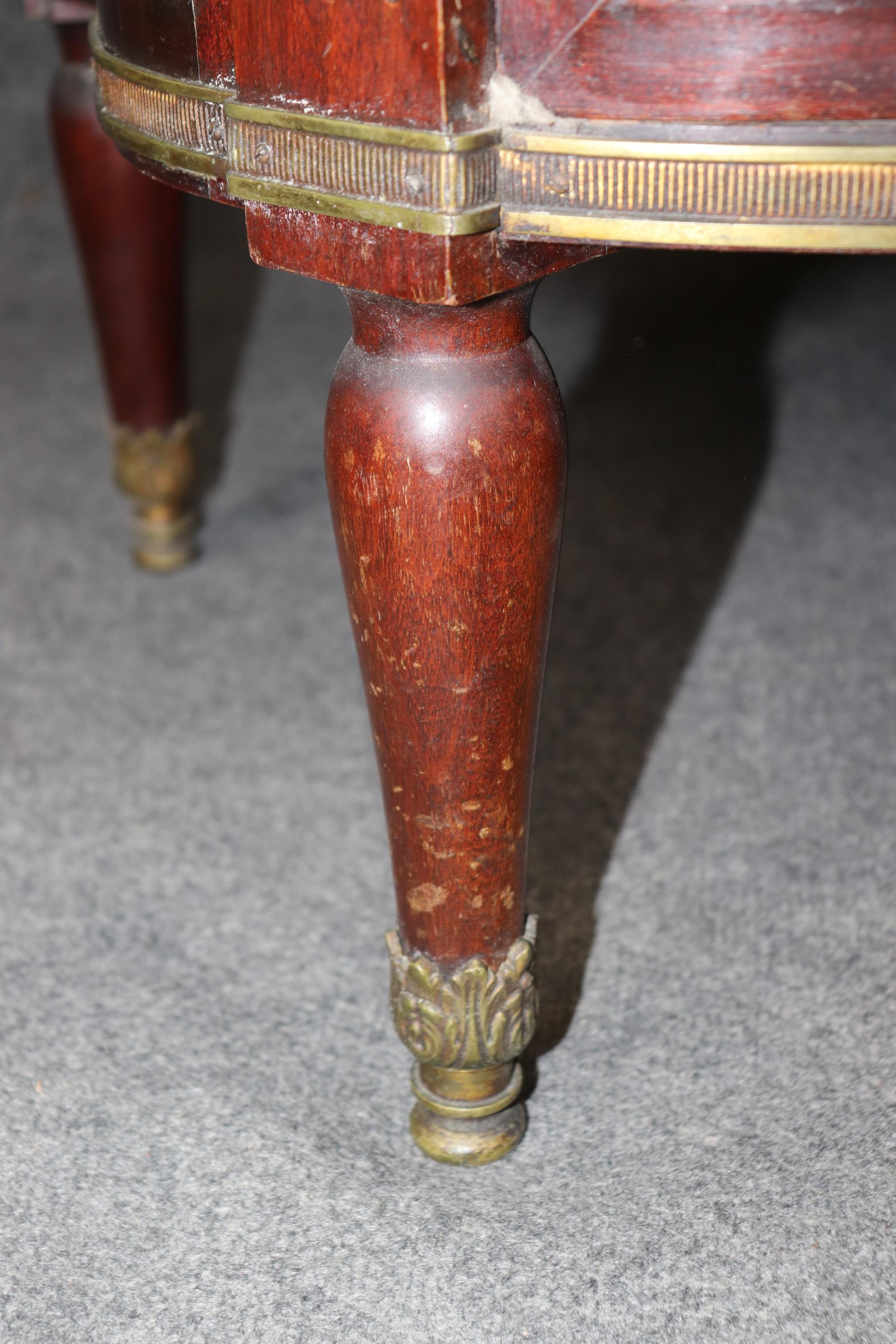 Commode française de qualité avec plateau en marbre monté sur bronze, à la manière de Paul Sormani en vente 2