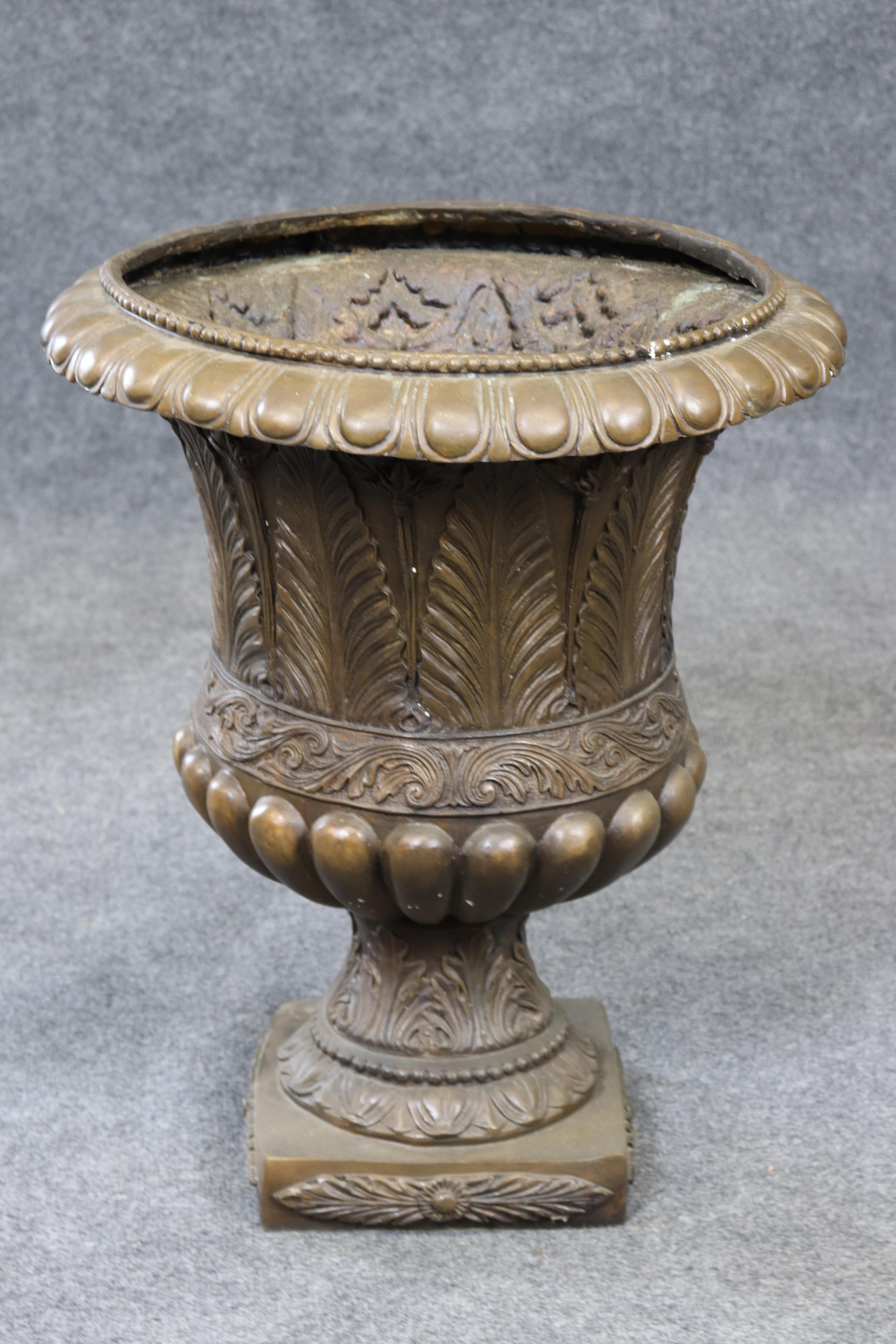 Neoclassico Urna esterna francese neoclassica di qualità in bronzo di epoca vittoriana in vendita