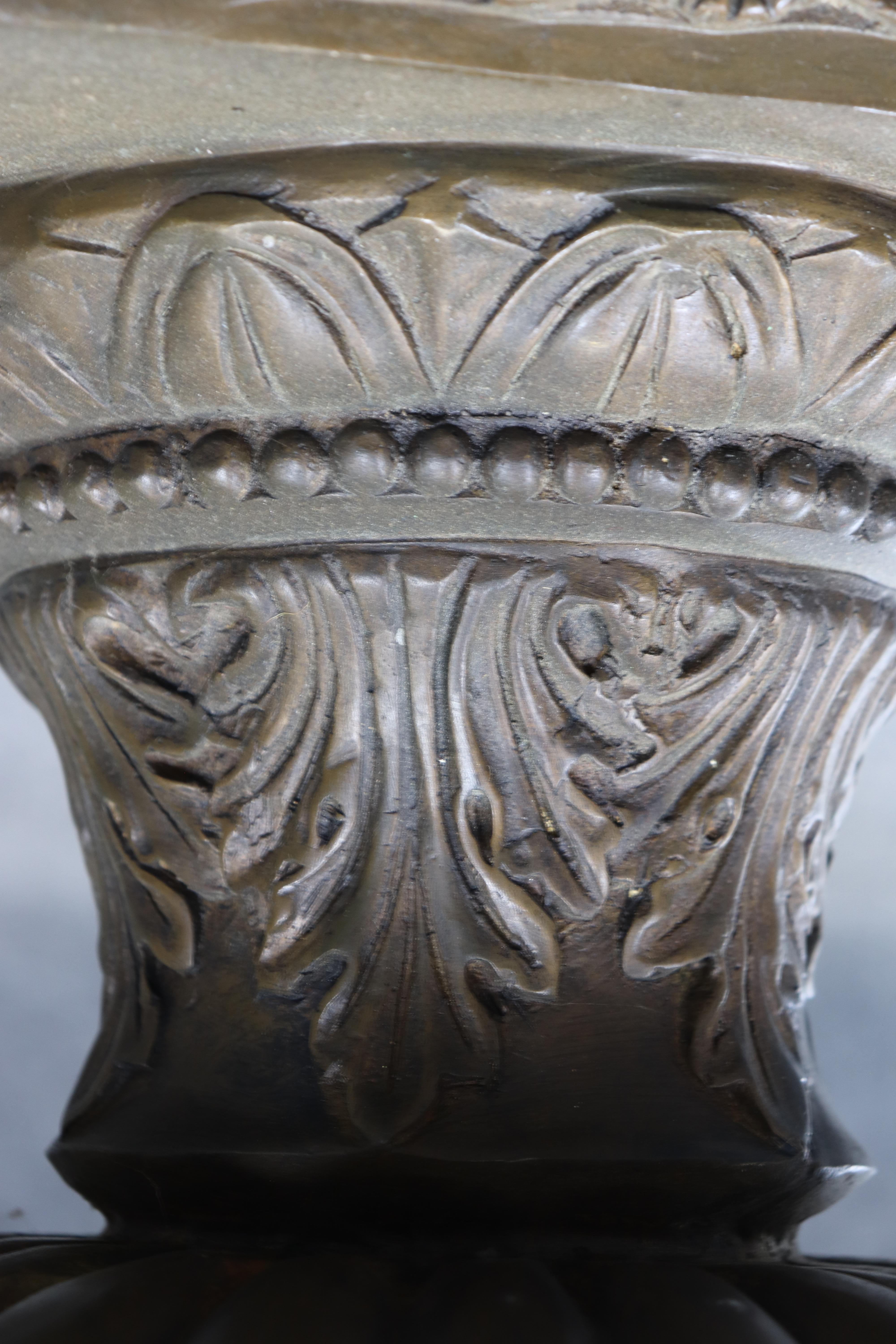 Fine XIX secolo Urna esterna francese neoclassica di qualità in bronzo di epoca vittoriana in vendita
