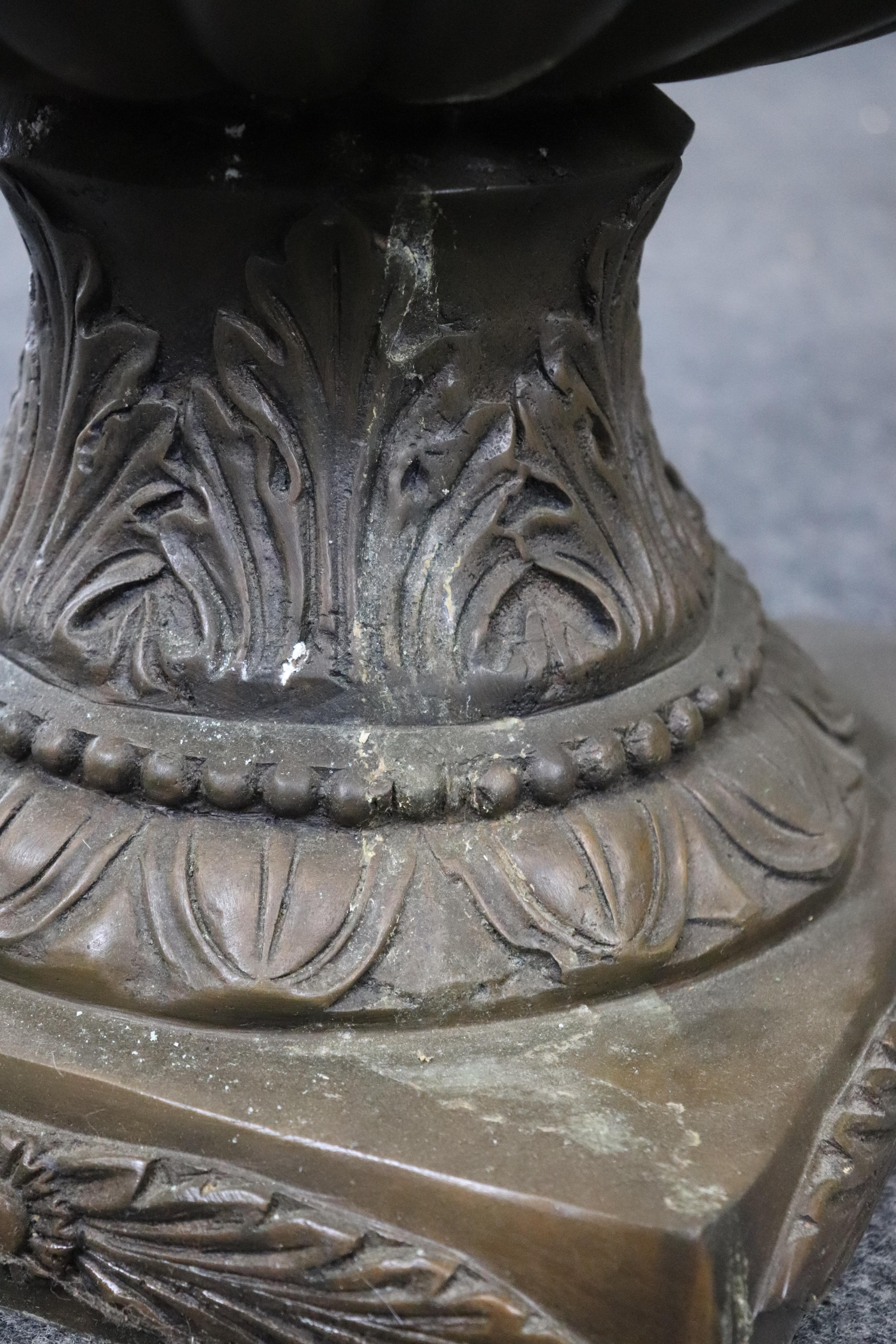 Urna esterna francese neoclassica di qualità in bronzo di epoca vittoriana in vendita 2