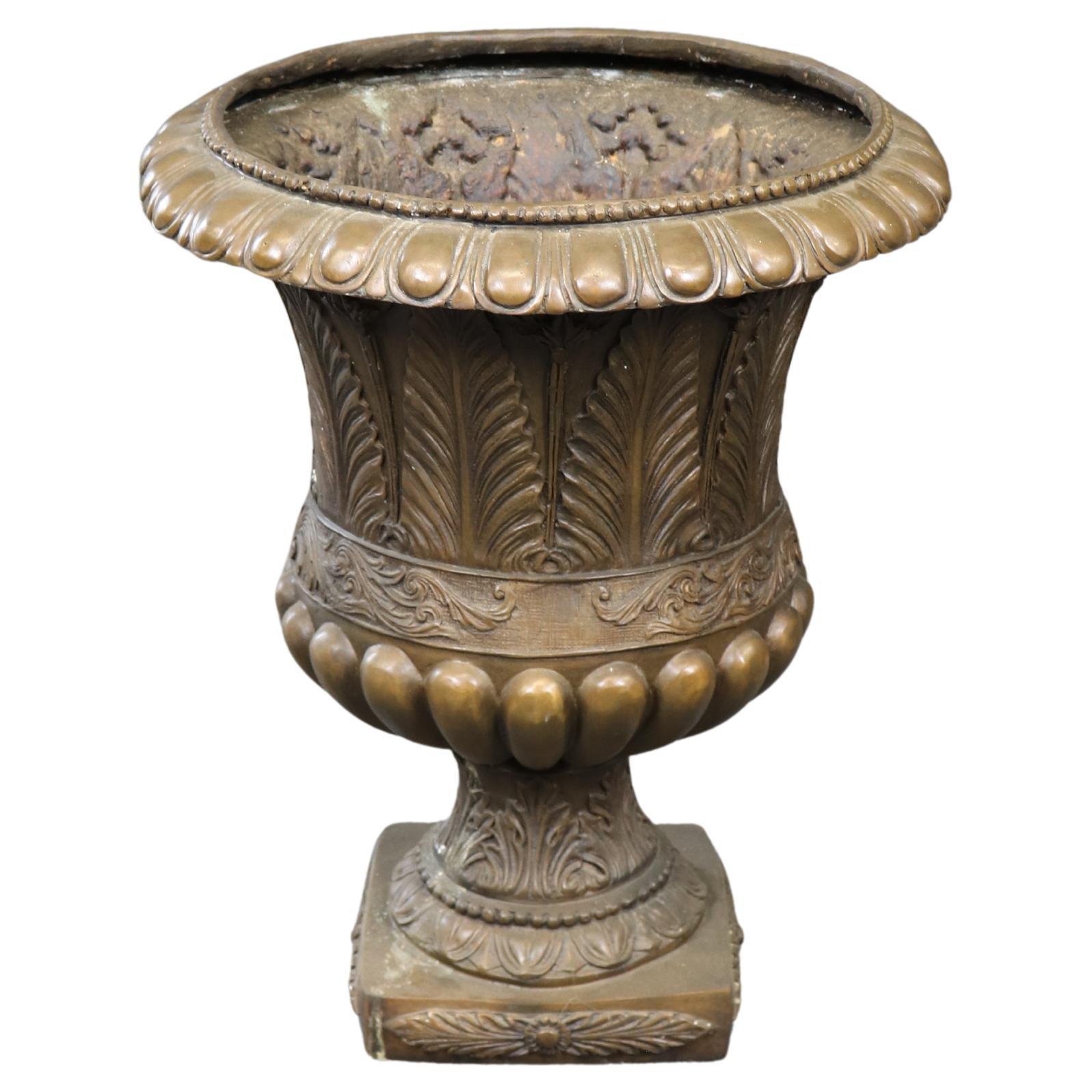 Urna esterna francese neoclassica di qualità in bronzo di epoca vittoriana in vendita