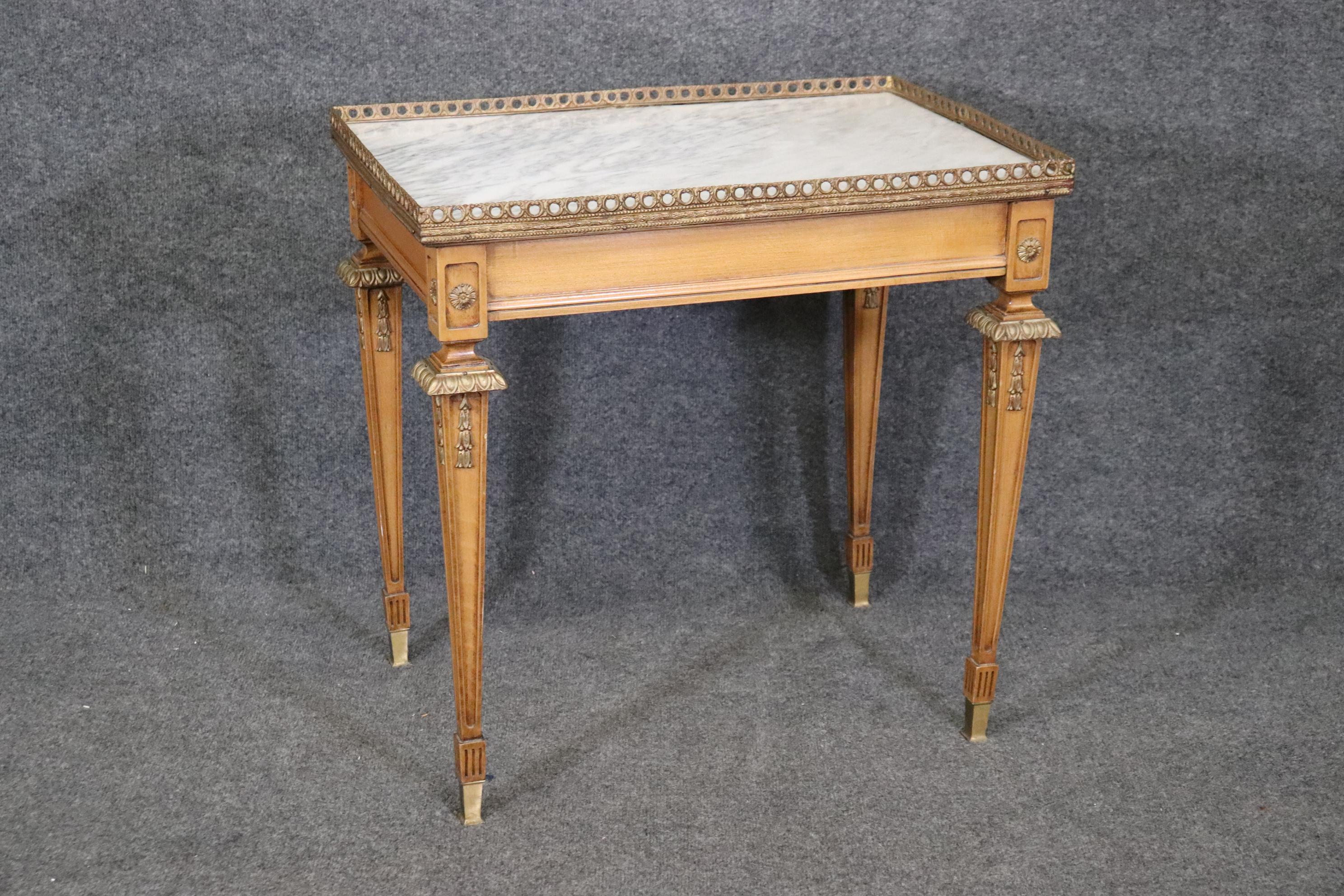 Mid-20th Century Fine Quality Bronze Ormolu Mounted Carara Marble Top French Directoire End Table