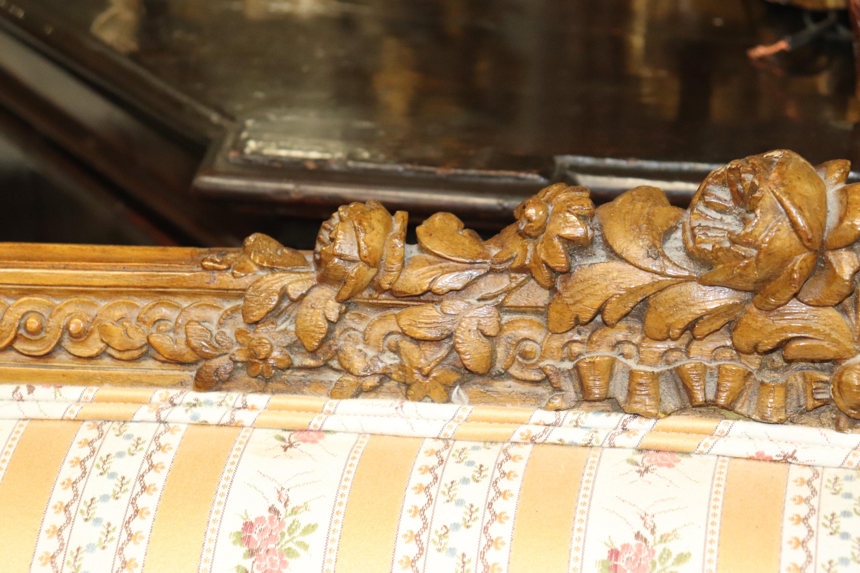 Fine Quality Carved French Louis XV Settee Sofa, Circa 1940s In Good Condition In Swedesboro, NJ