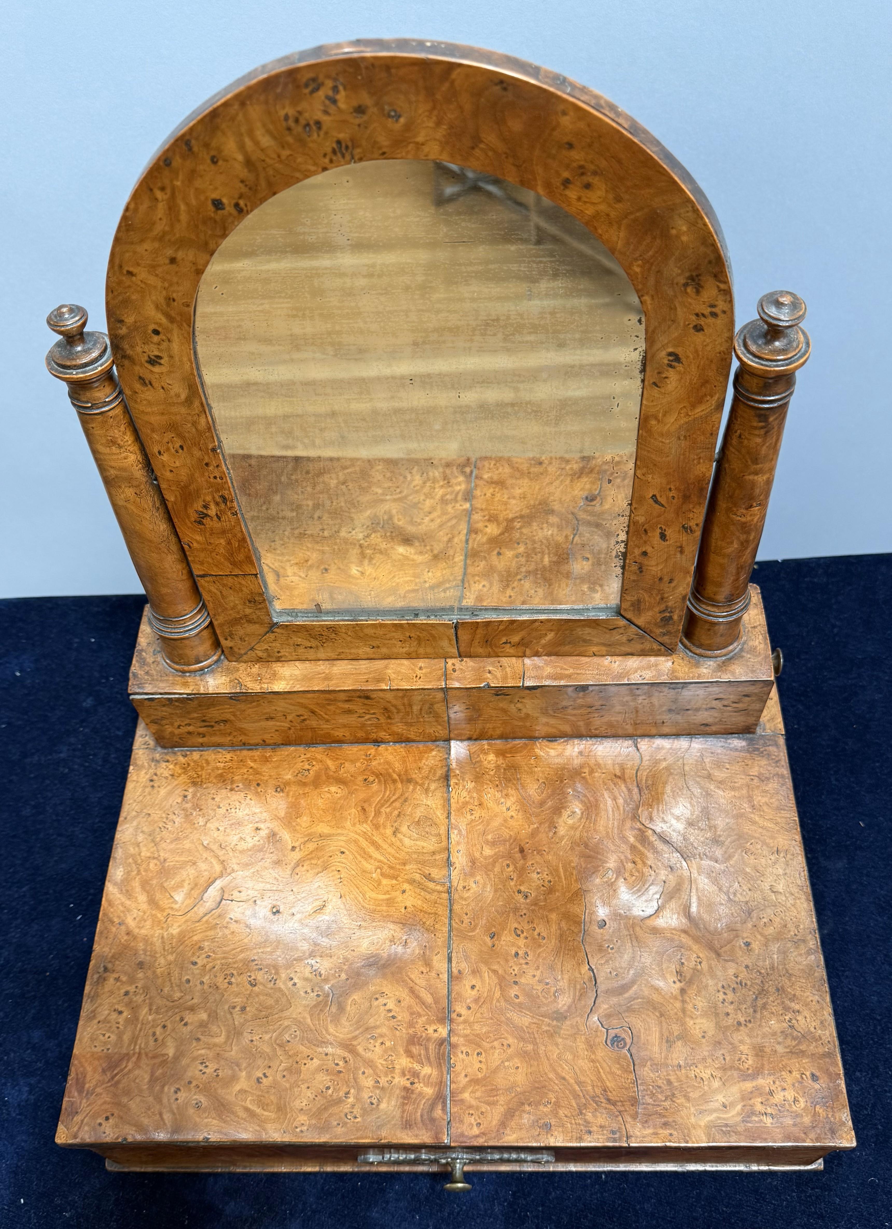 Schminkspiegel in hoher Qualität aus der Zeit „Charles X“ Französisch Provincial (Handgefertigt) im Angebot