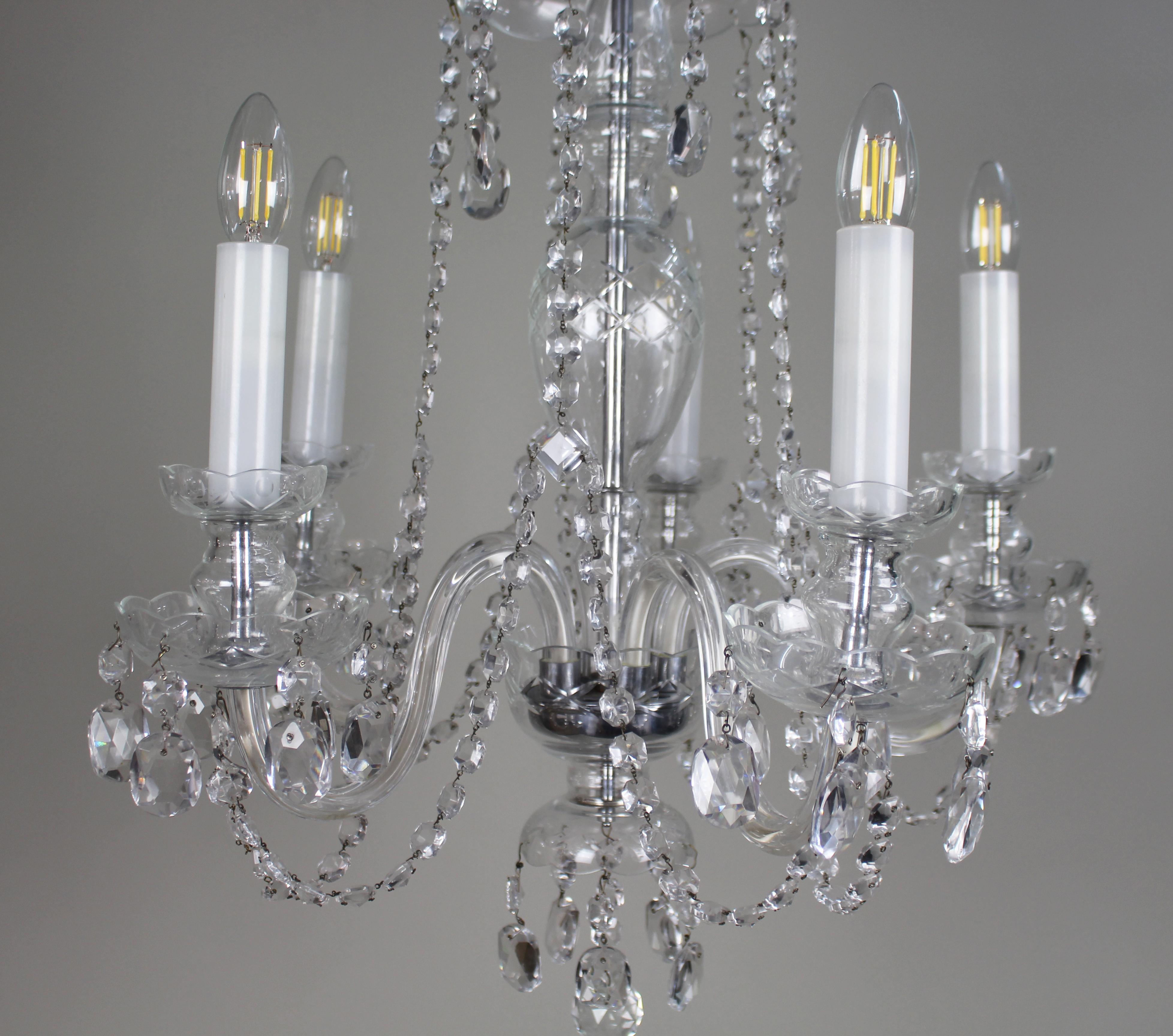 20ième siècle Fine Quality Dressed Glass Chandelier, 5 Arm – Mid 20th Century en vente