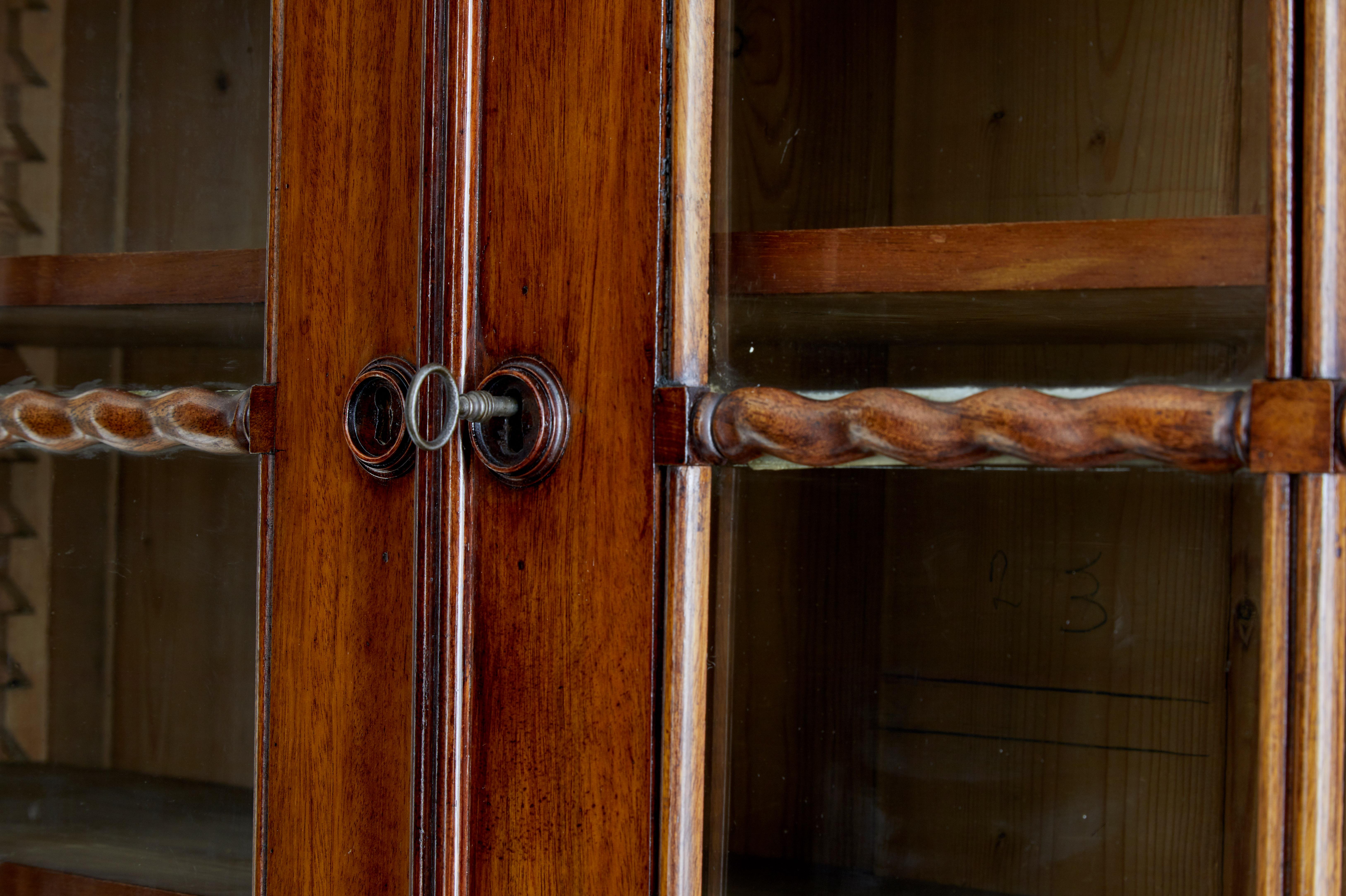 Fine Quality Early 19th Century Flame Mahogany Bookcase 1