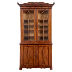Librería de caoba flameada de gran calidad de principios del siglo XIX
