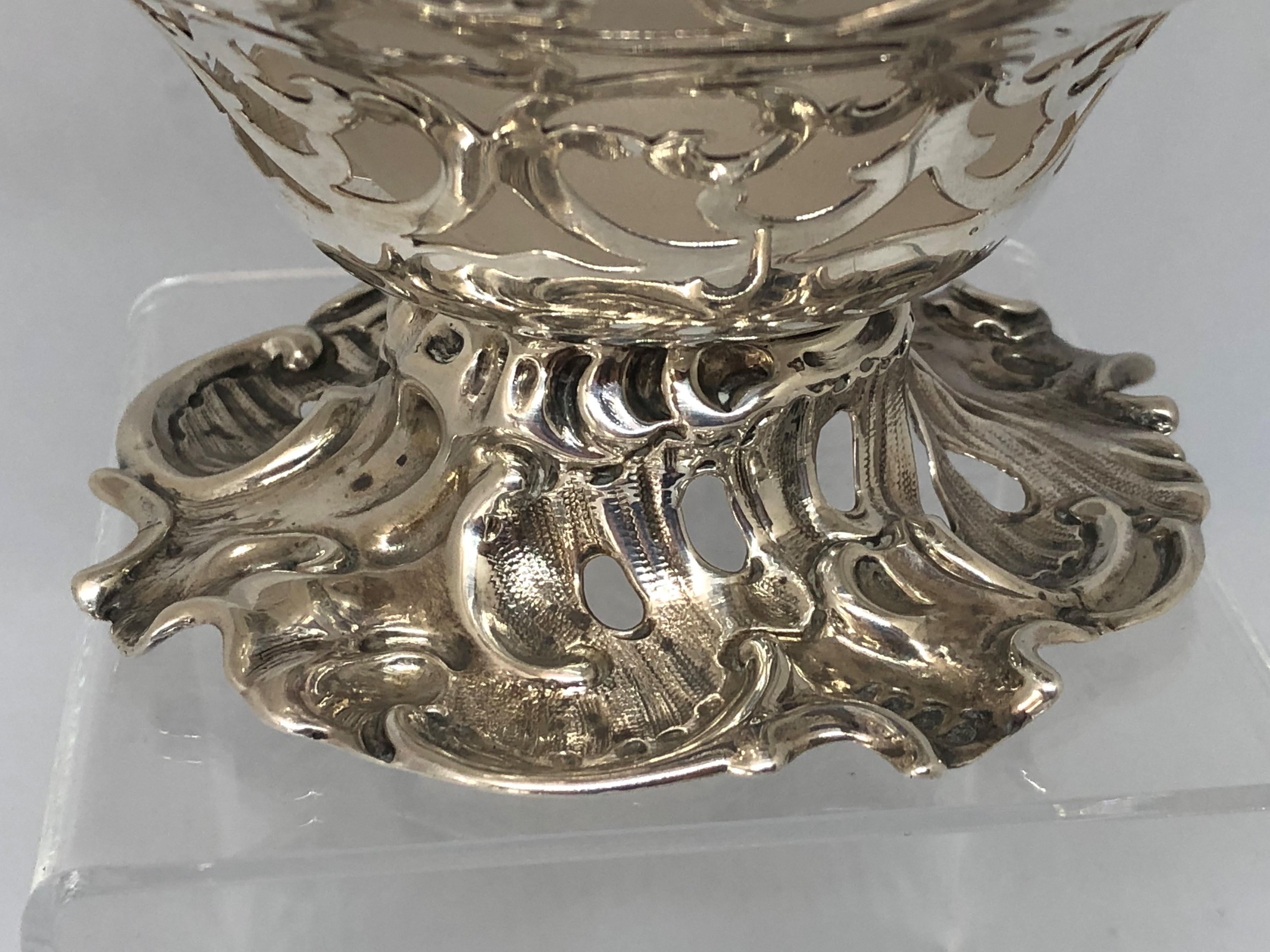 A fine quality early Victorian silver comport or pedestal standing dish, the body with pierced scroll detail, atop a cast rococo shell and scroll spreading foot.

Complete with contemporary opaque glass liner with star-cut base.

Charles and George
