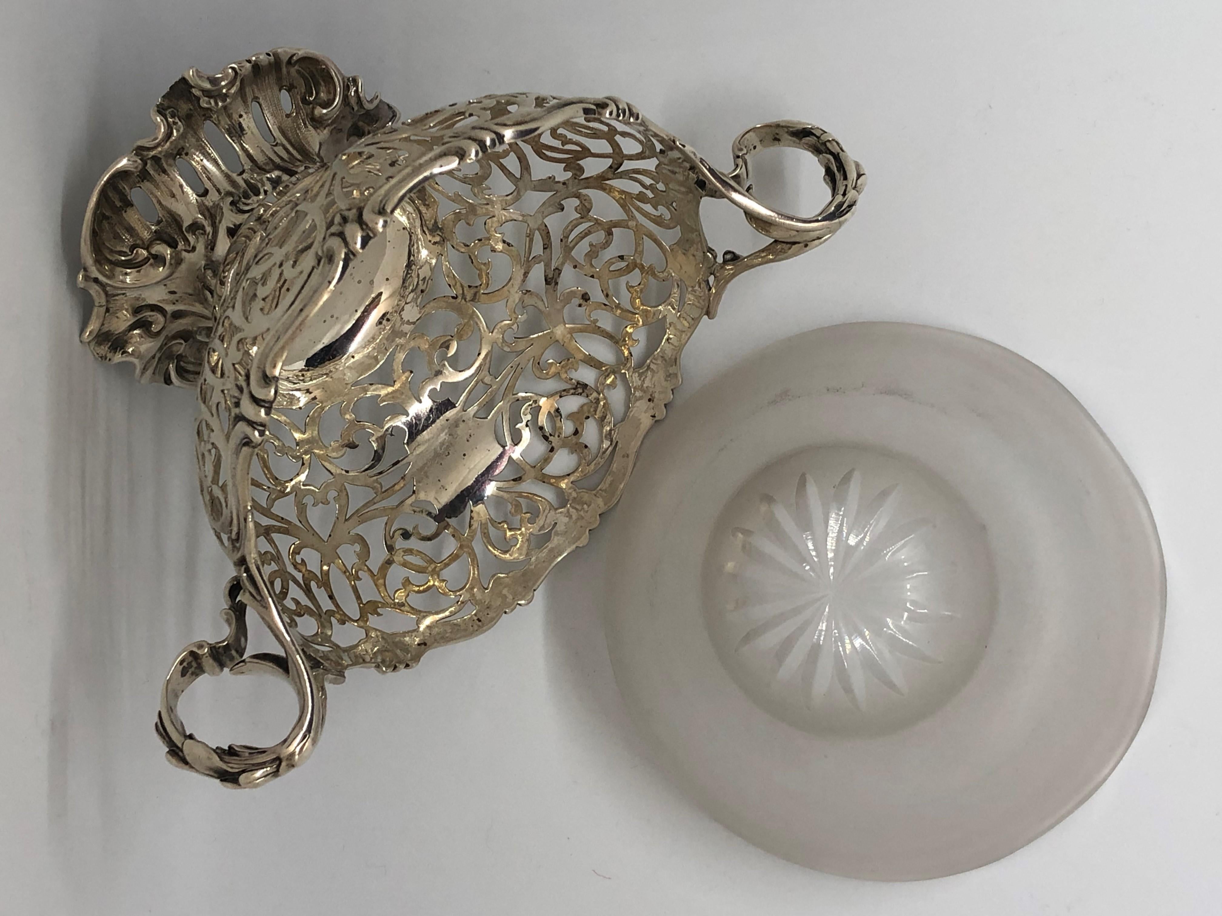 Fine quality early Victorian silver reticulated comport In Good Condition For Sale In London, GB