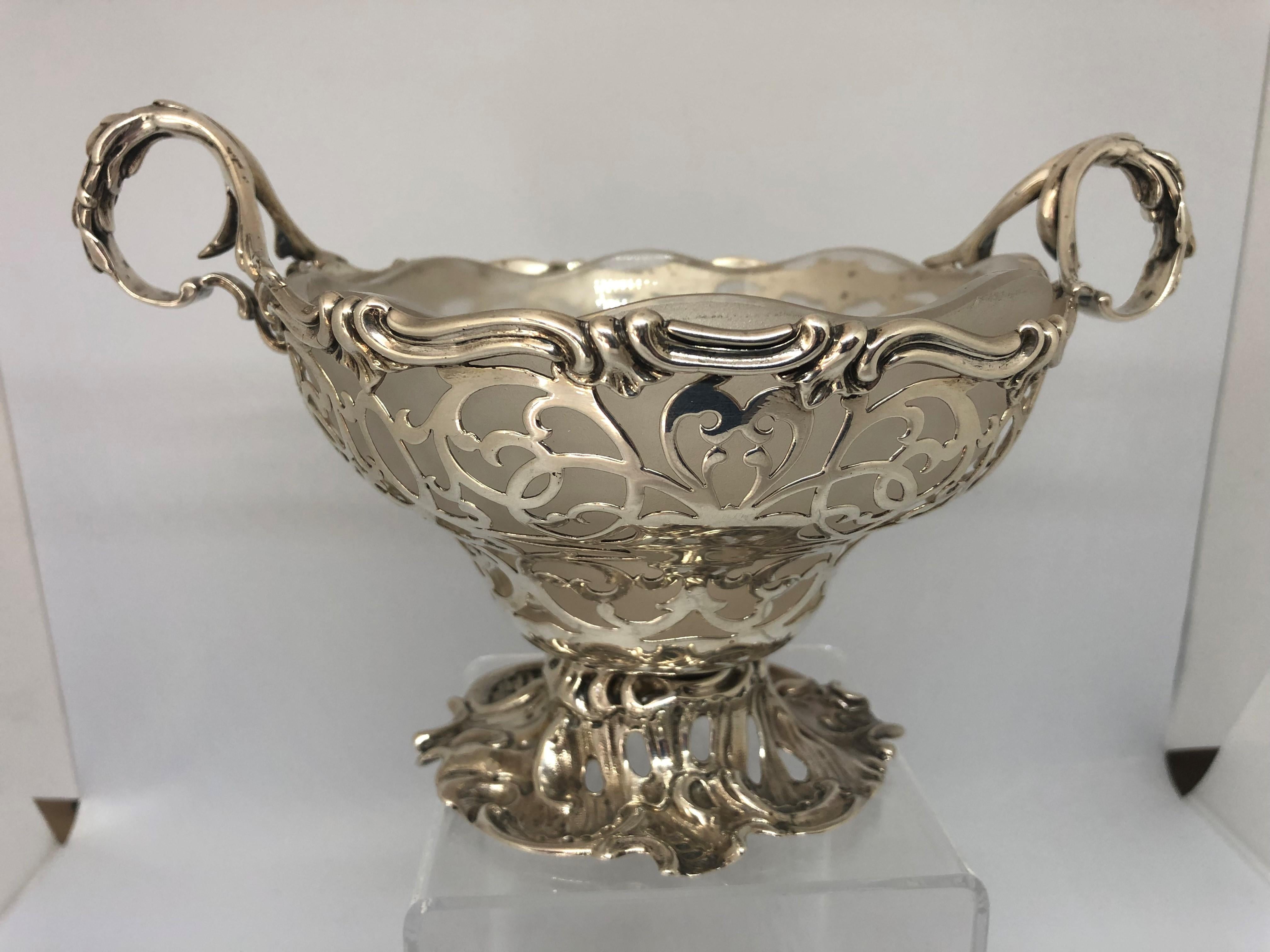 Mid-19th Century Fine quality early Victorian silver reticulated comport For Sale