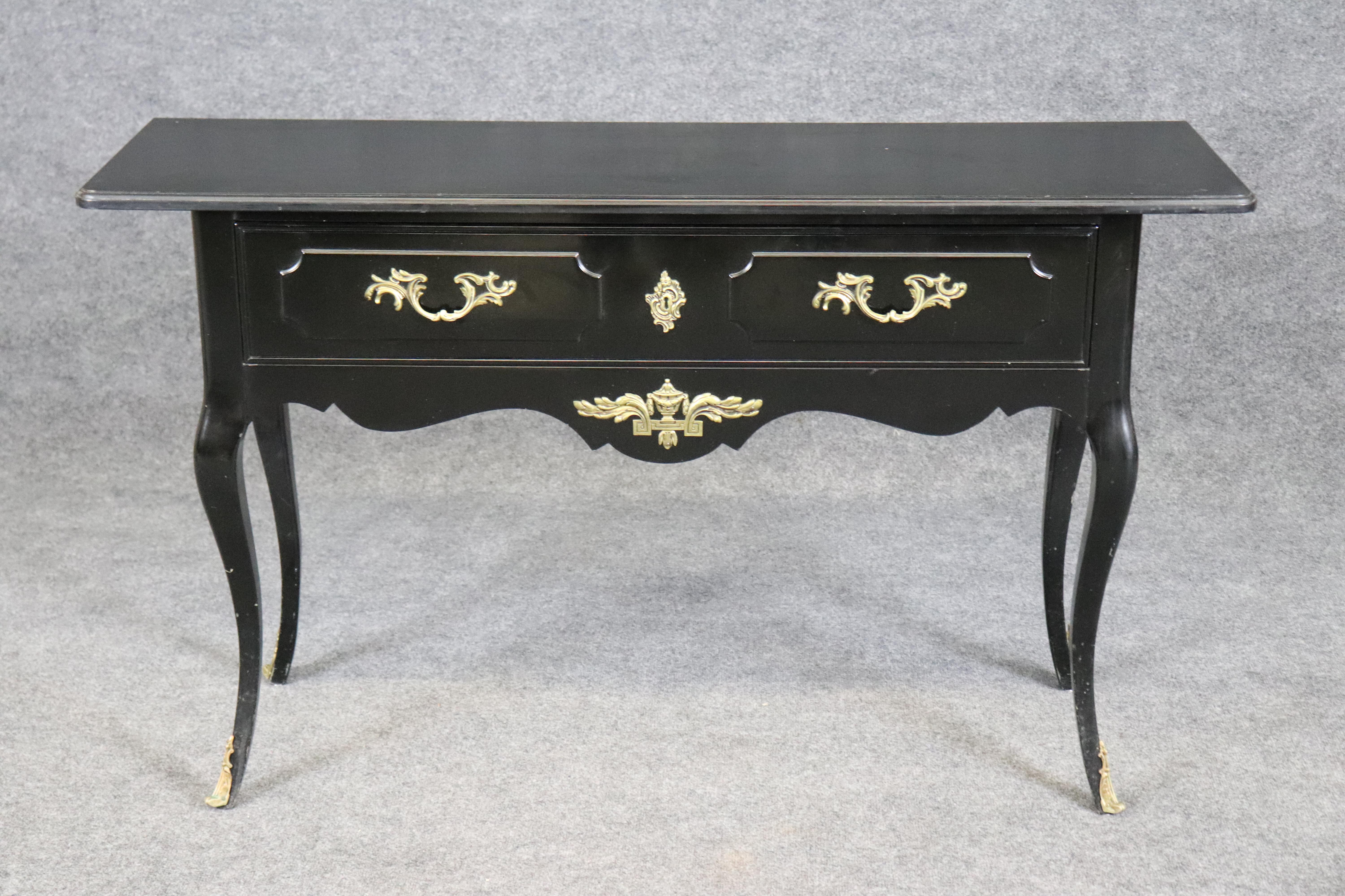 Americano Tavolo da console in stile Luigi XV con montatura in bronzo e lacca nera di alta qualità in vendita