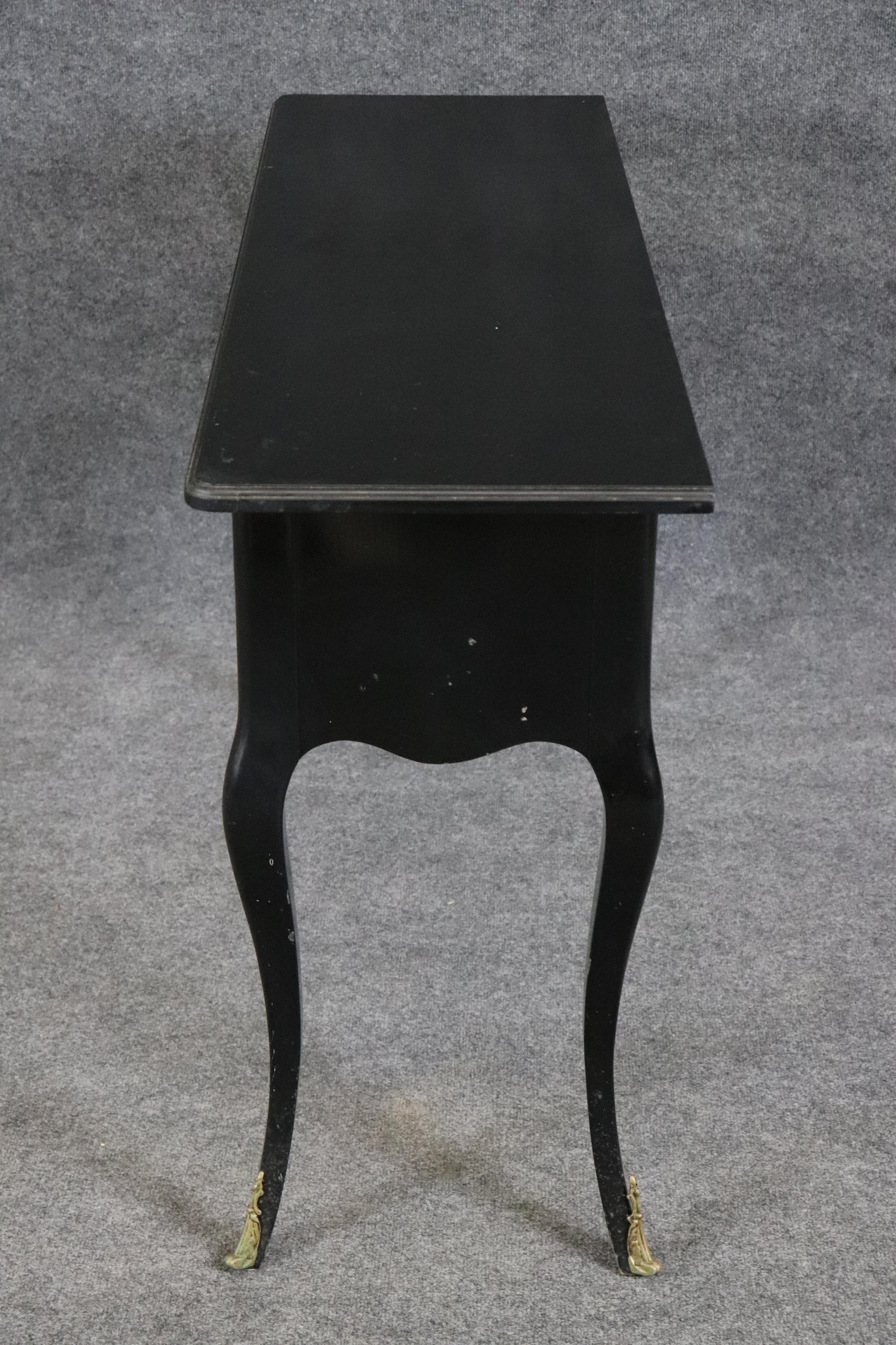 Tavolo da console in stile Luigi XV con montatura in bronzo e lacca nera di alta qualità In condizioni buone in vendita a Swedesboro, NJ