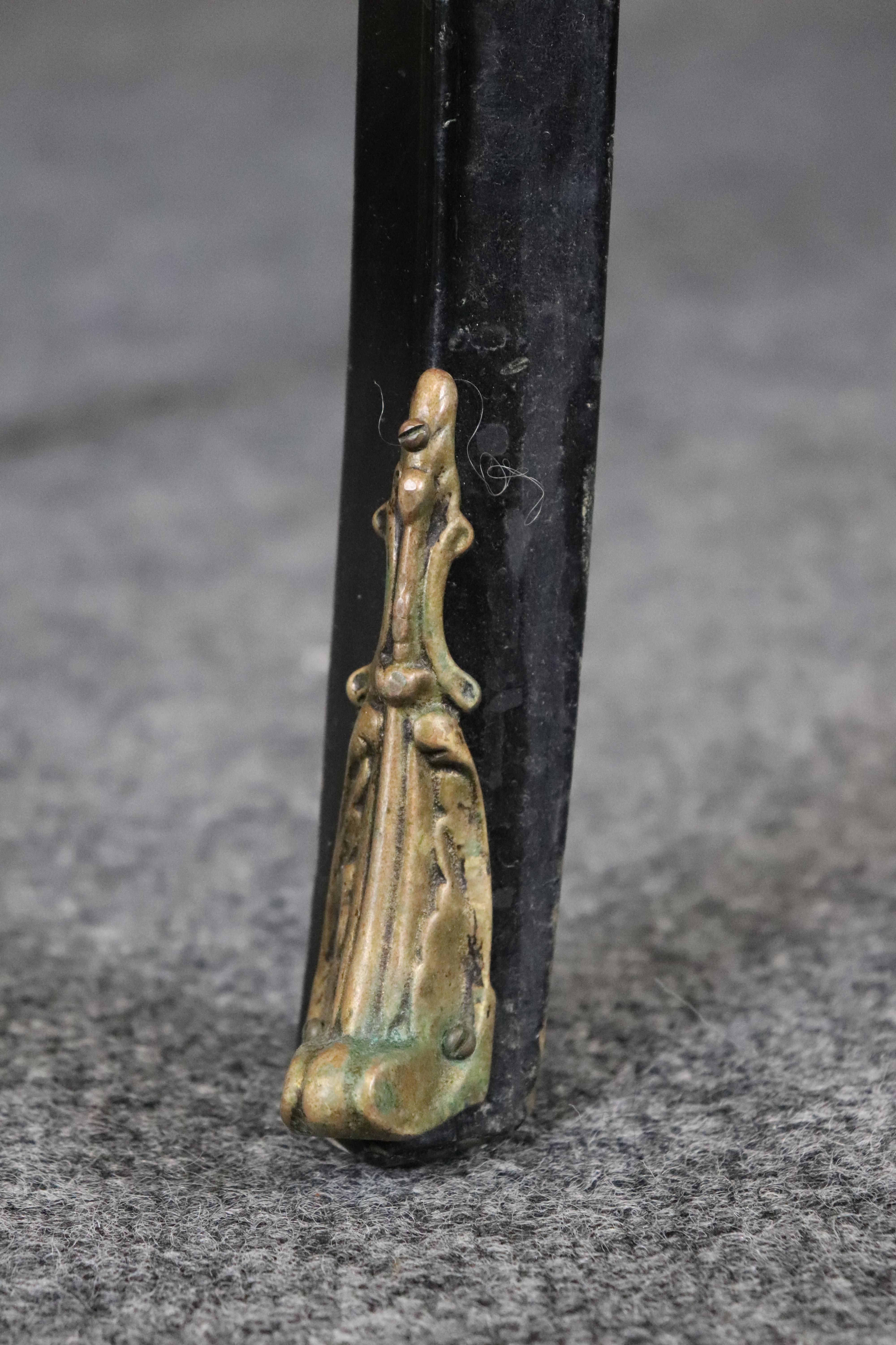 Tavolo da console in stile Luigi XV con montatura in bronzo e lacca nera di alta qualità in vendita 1