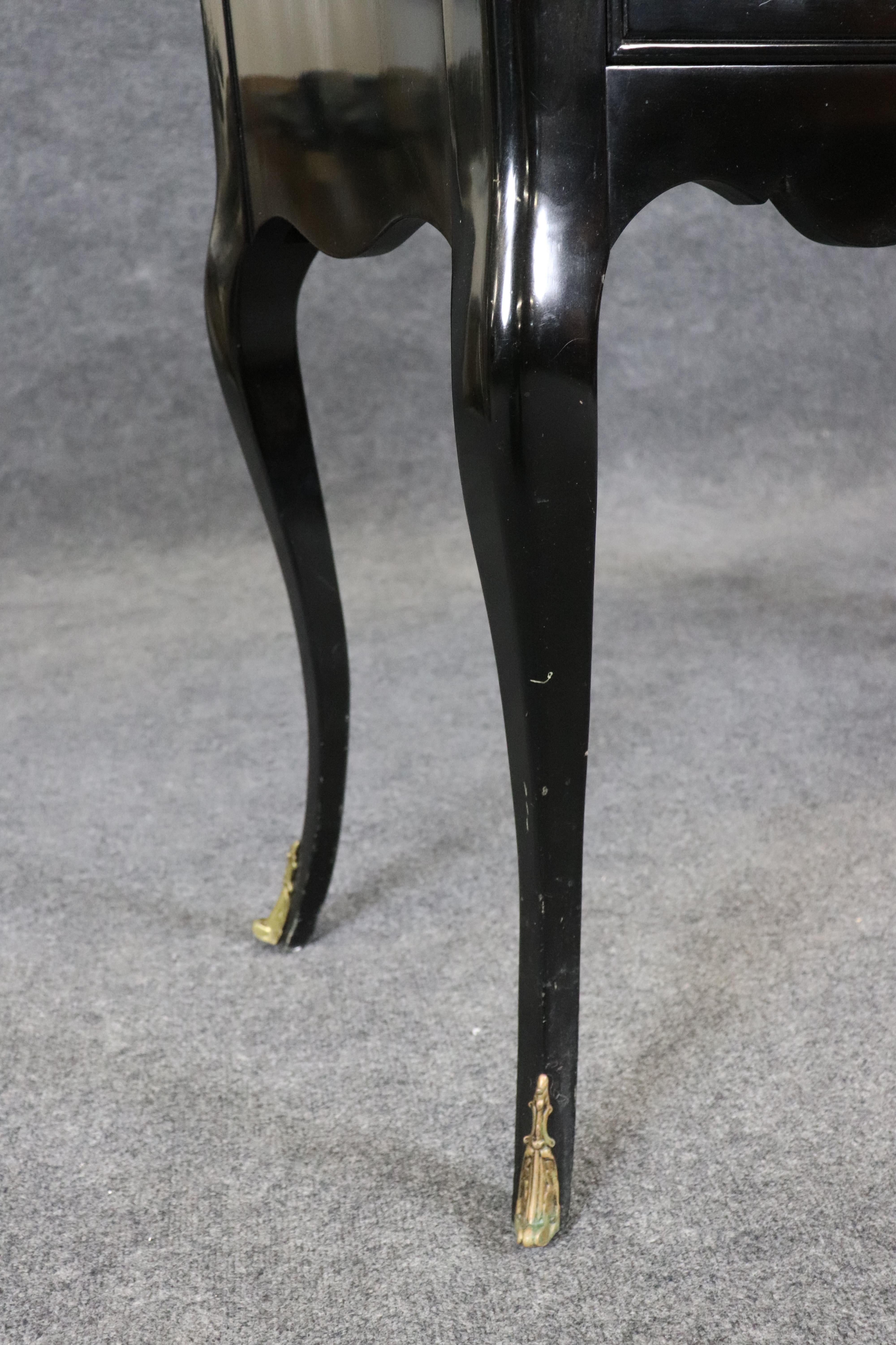 Tavolo da console in stile Luigi XV con montatura in bronzo e lacca nera di alta qualità in vendita 2