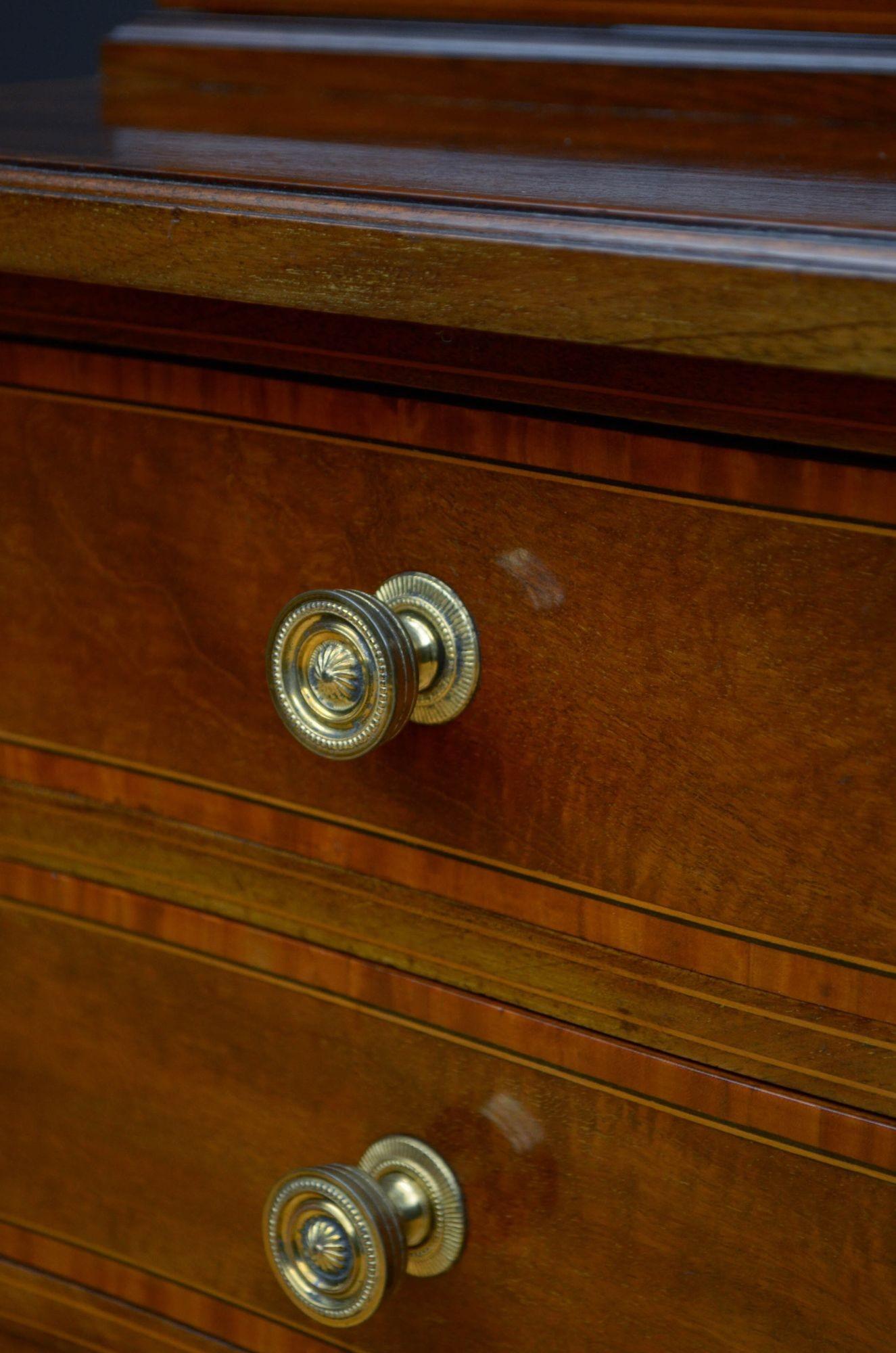 Fine Quality Edwardian Display Cabinet in Mahogany For Sale 5