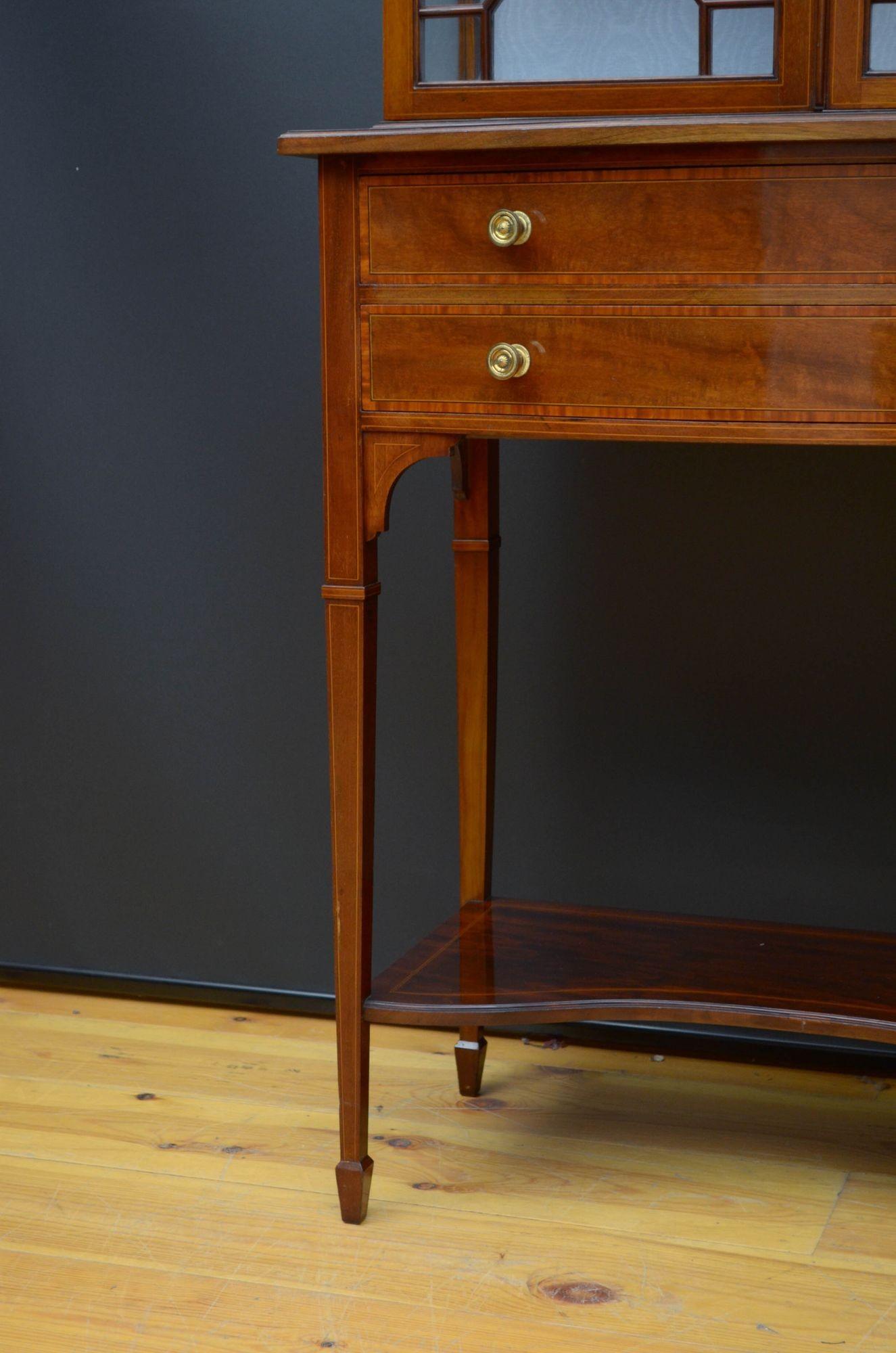 Fine Quality Edwardian Display Cabinet in Mahogany For Sale 6