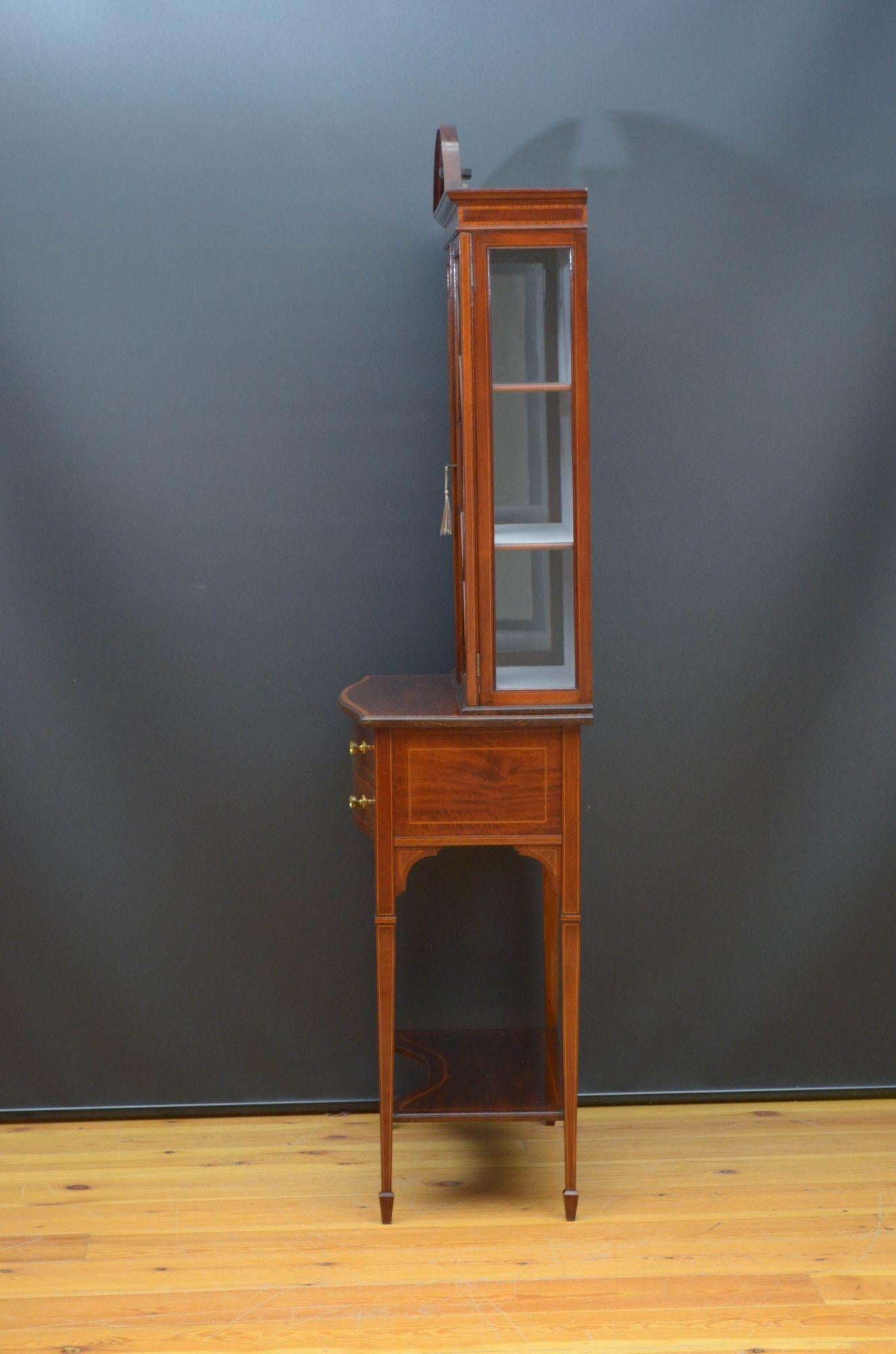 Fine Quality Edwardian Display Cabinet in Mahogany For Sale 8