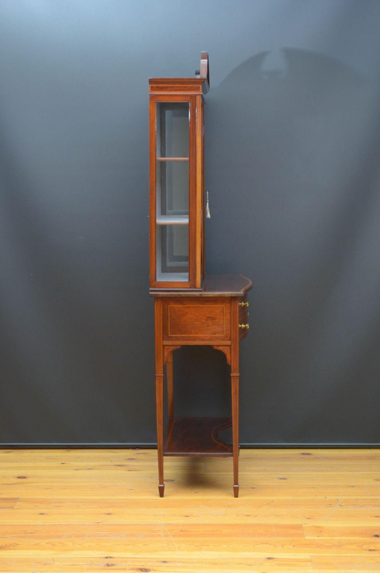 Fine Quality Edwardian Display Cabinet in Mahogany For Sale 12