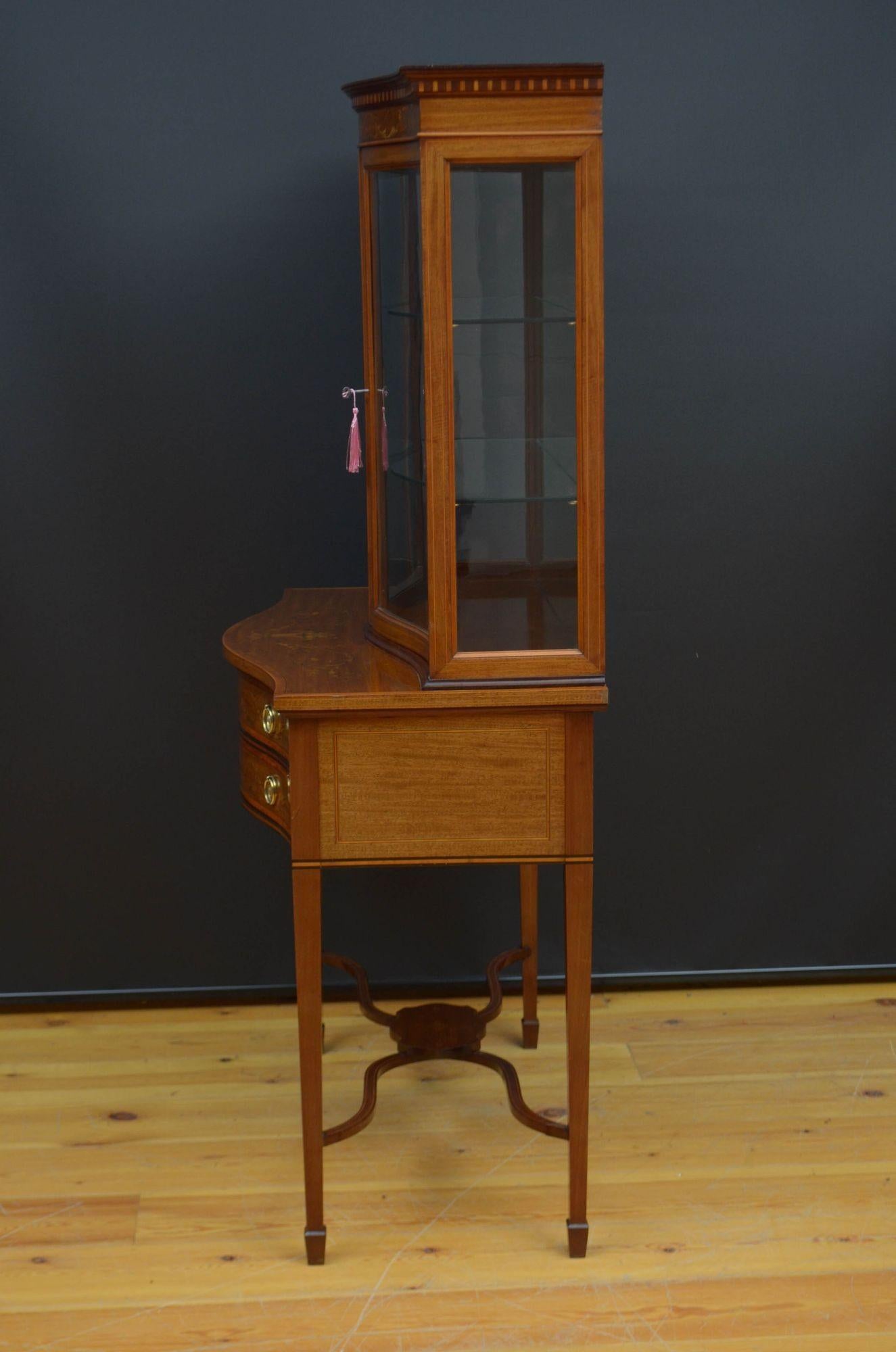 Fine Quality Edwardian Display Cabinet in Mahogany For Sale 14