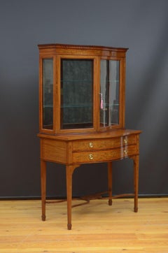 Fine Quality Edwardian Display Cabinet in Mahogany