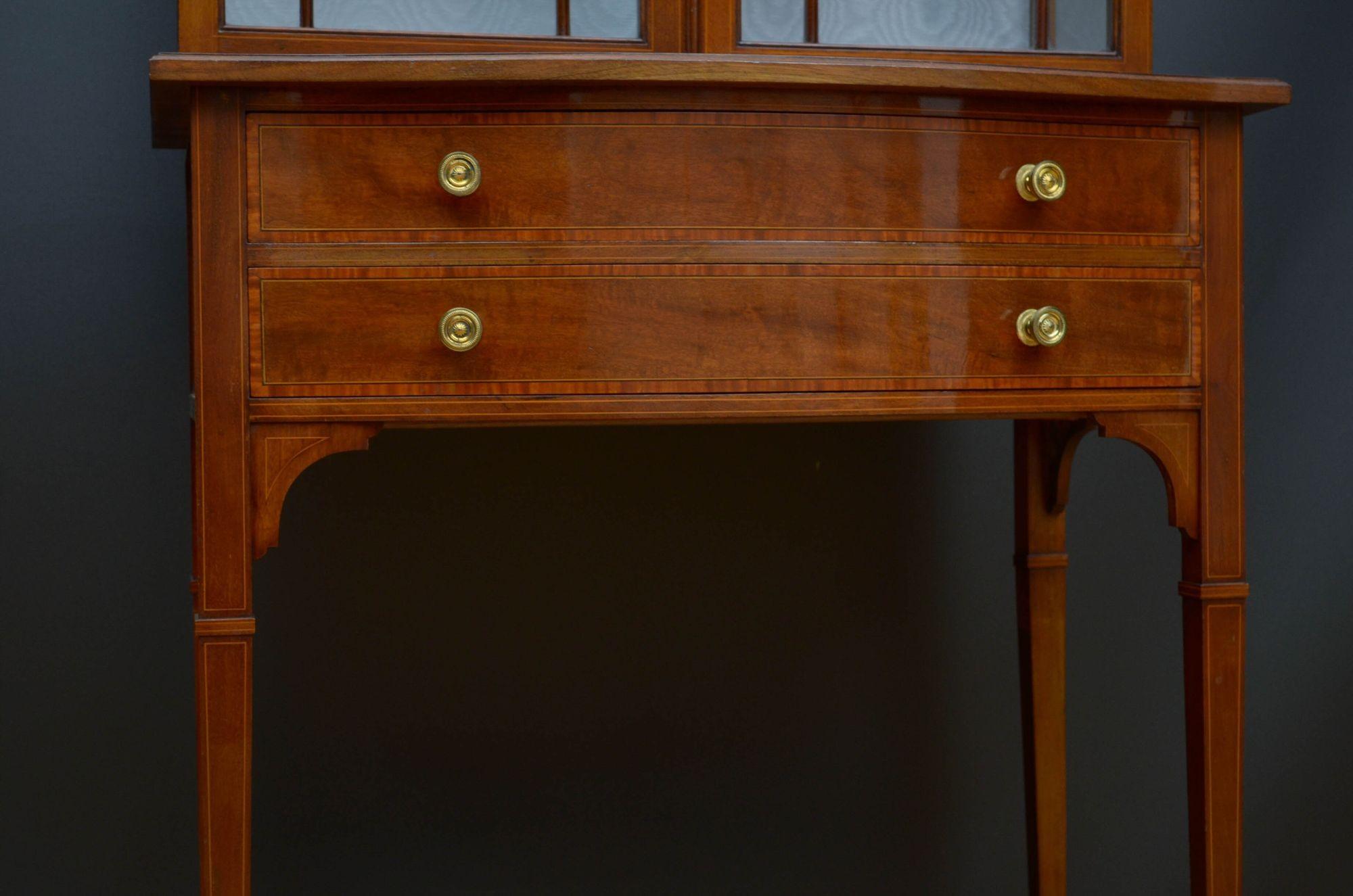 Fine Quality Edwardian Display Cabinet in Mahogany For Sale 4