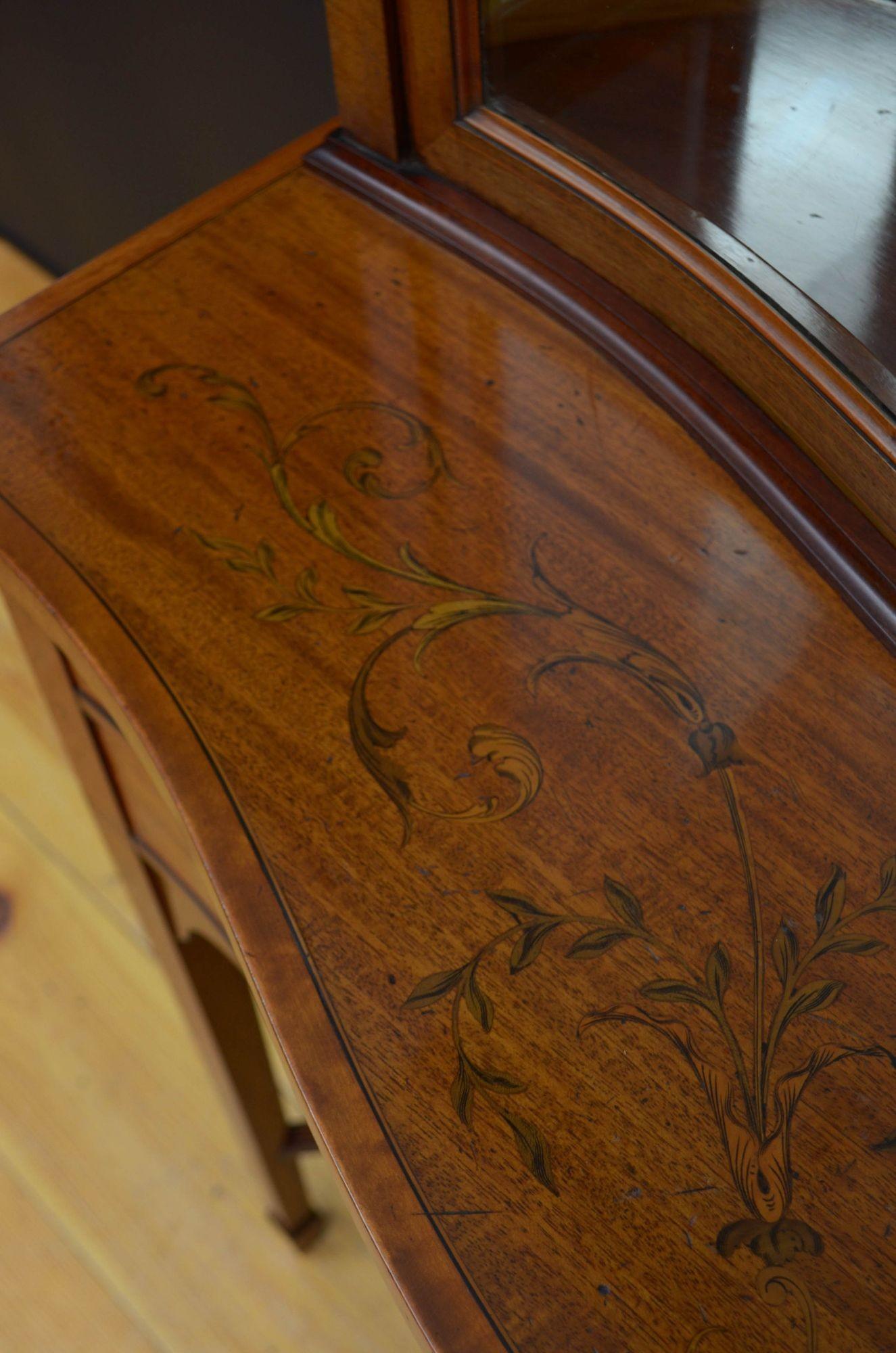 Fine Quality Edwardian Display Cabinet in Mahogany For Sale 4