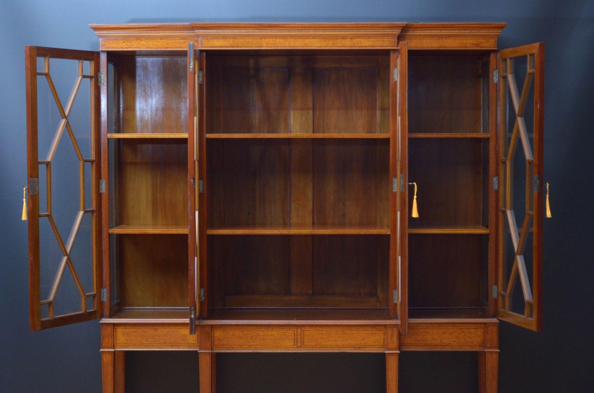 Fine Quality Edwardian Satinwood Cabinet Bookcase In Good Condition For Sale In Whaley Bridge, GB