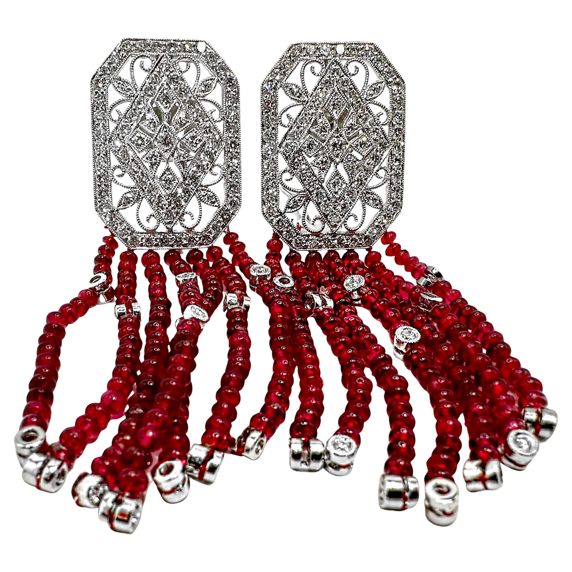 Orecchini tributo edoardiani di alta qualità con diamanti e nappe di spinello rosso in vendita