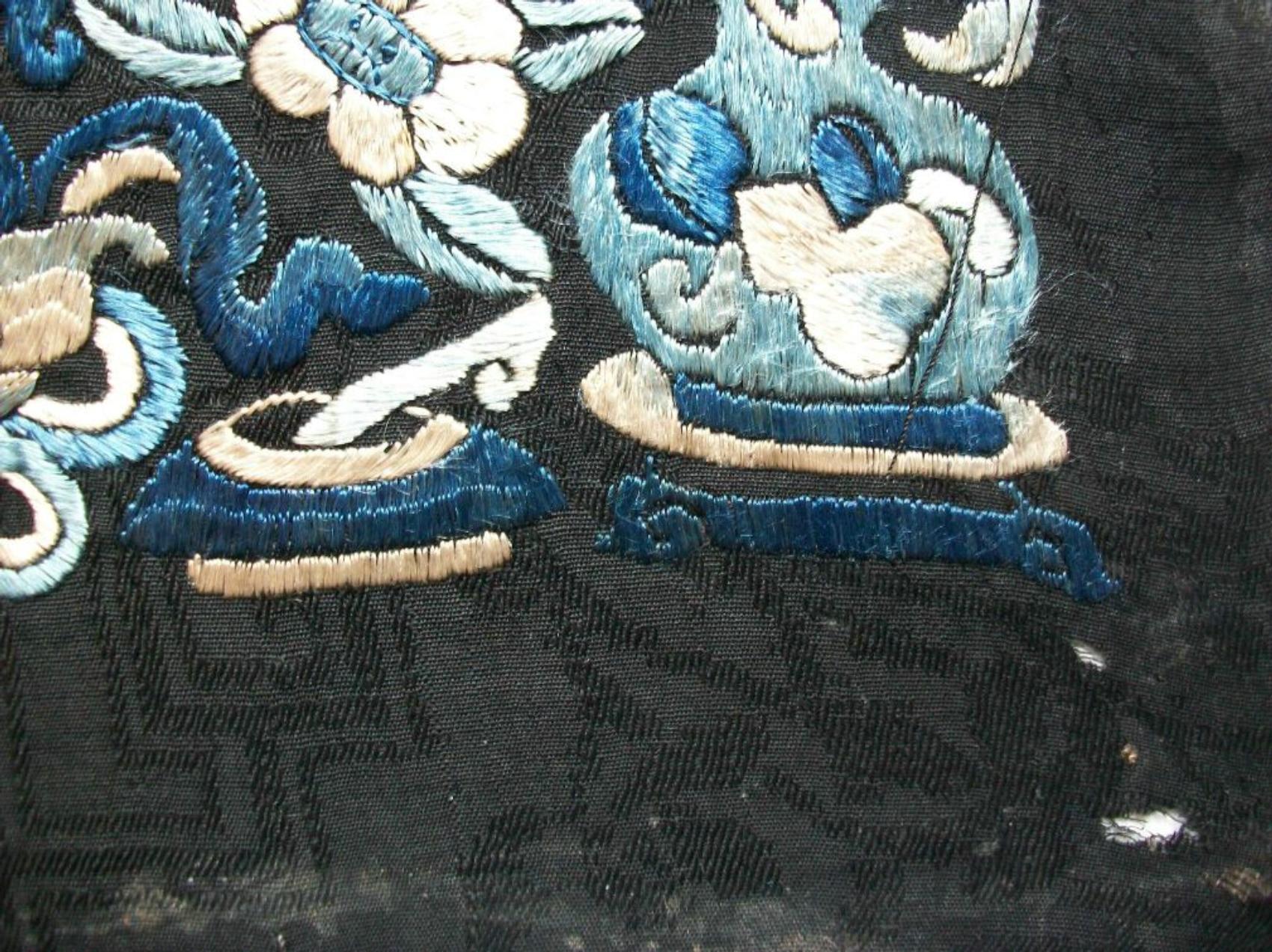 Fine Quality Embroidery on Silk - Qing Dynasty, China, Mid 19th Century For Sale 3