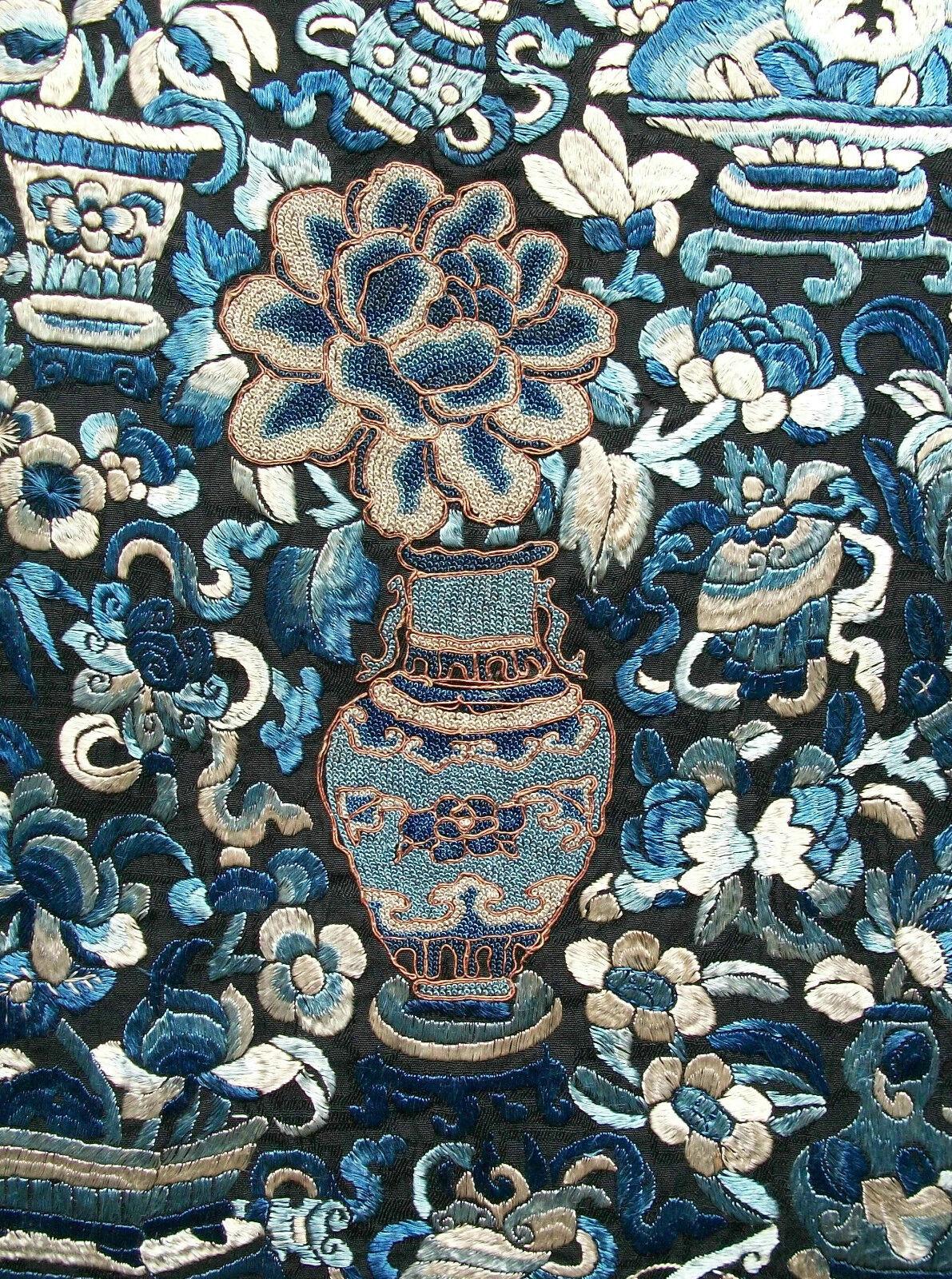 Antique fine quality - Qing Dynasty - forbidden or seed stitch silk embroidery panel - metallic and silk threads - densely packed embroidery on a light weight damask pattern silk - midnight blue/black in color - China - 19th century.

Fair antique