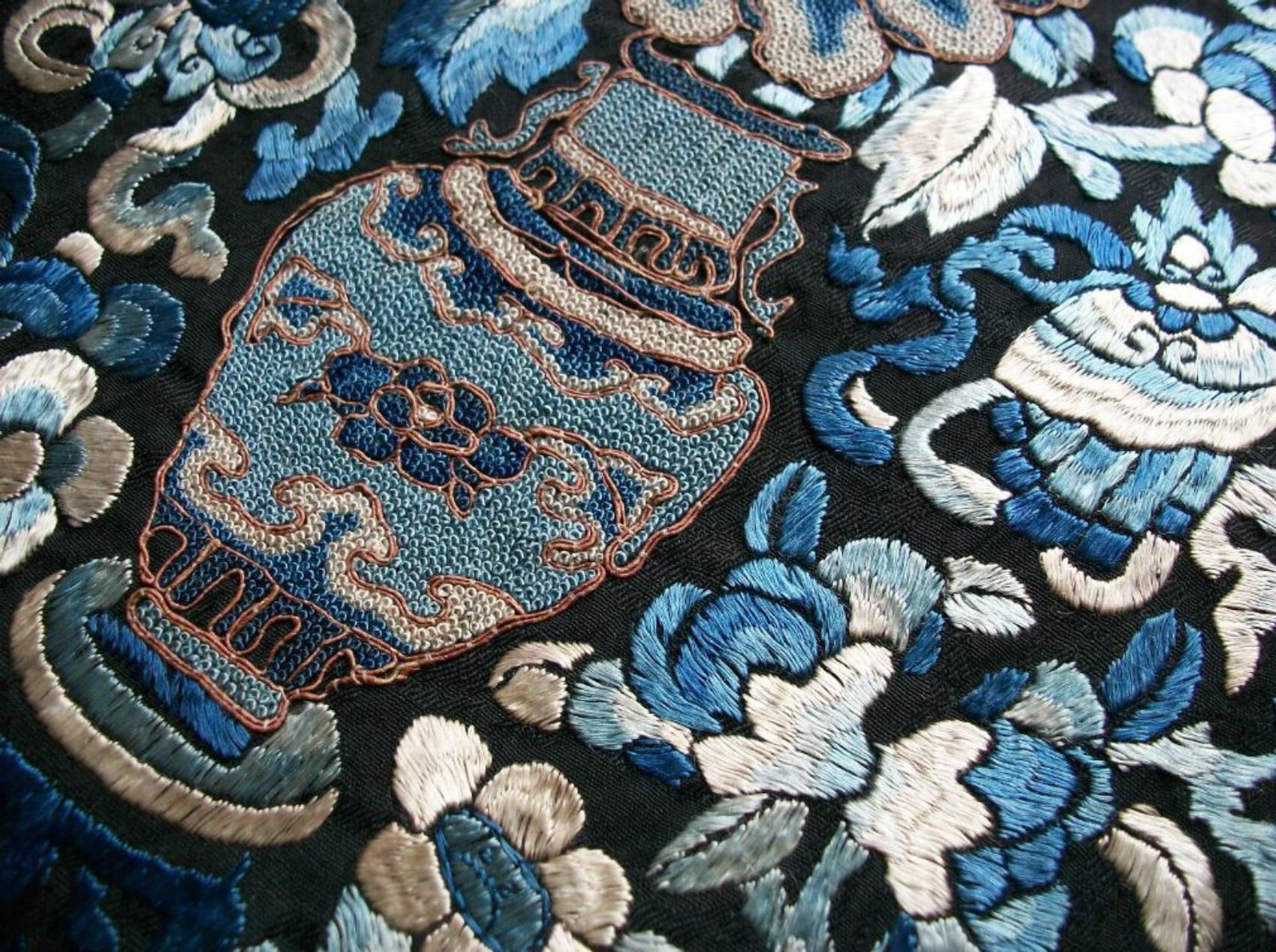 Chinese Export Fine Quality Embroidery on Silk - Qing Dynasty, China, Mid 19th Century For Sale