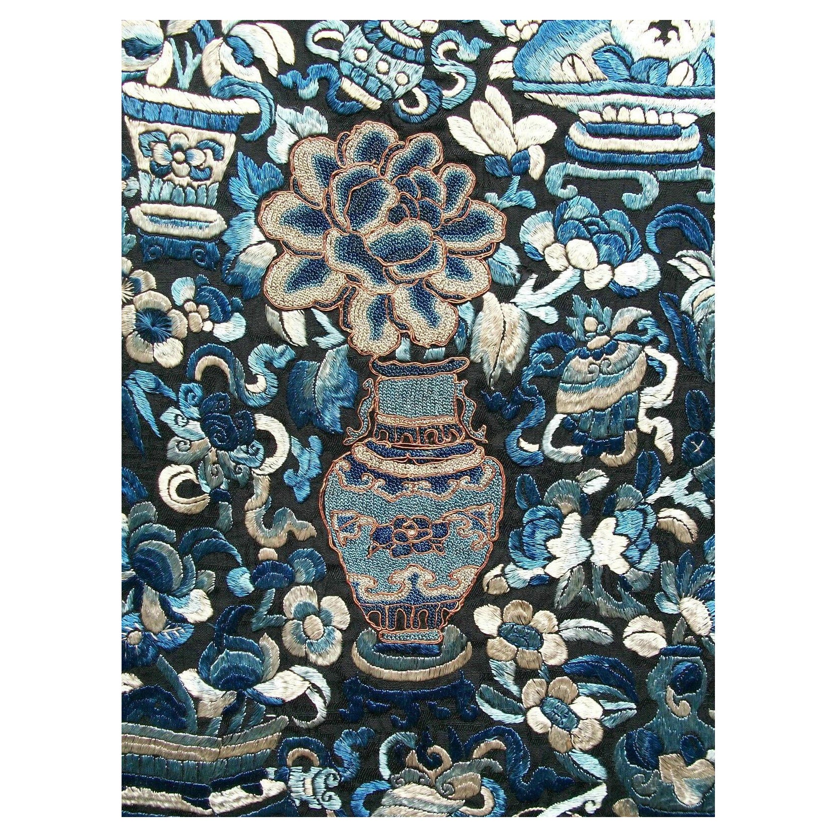 broderie de qualité sur soie de la dynastie Qing, Chine, milieu du 19e siècle