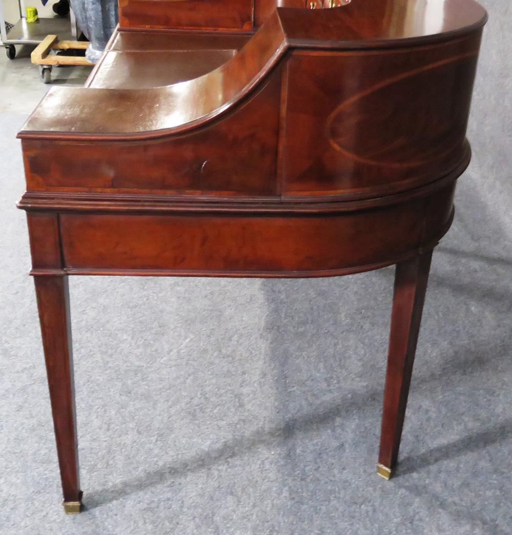 Early 20th Century Fine Quality English Carlton House Desk in Mahogany Book Holder and Leather 1920