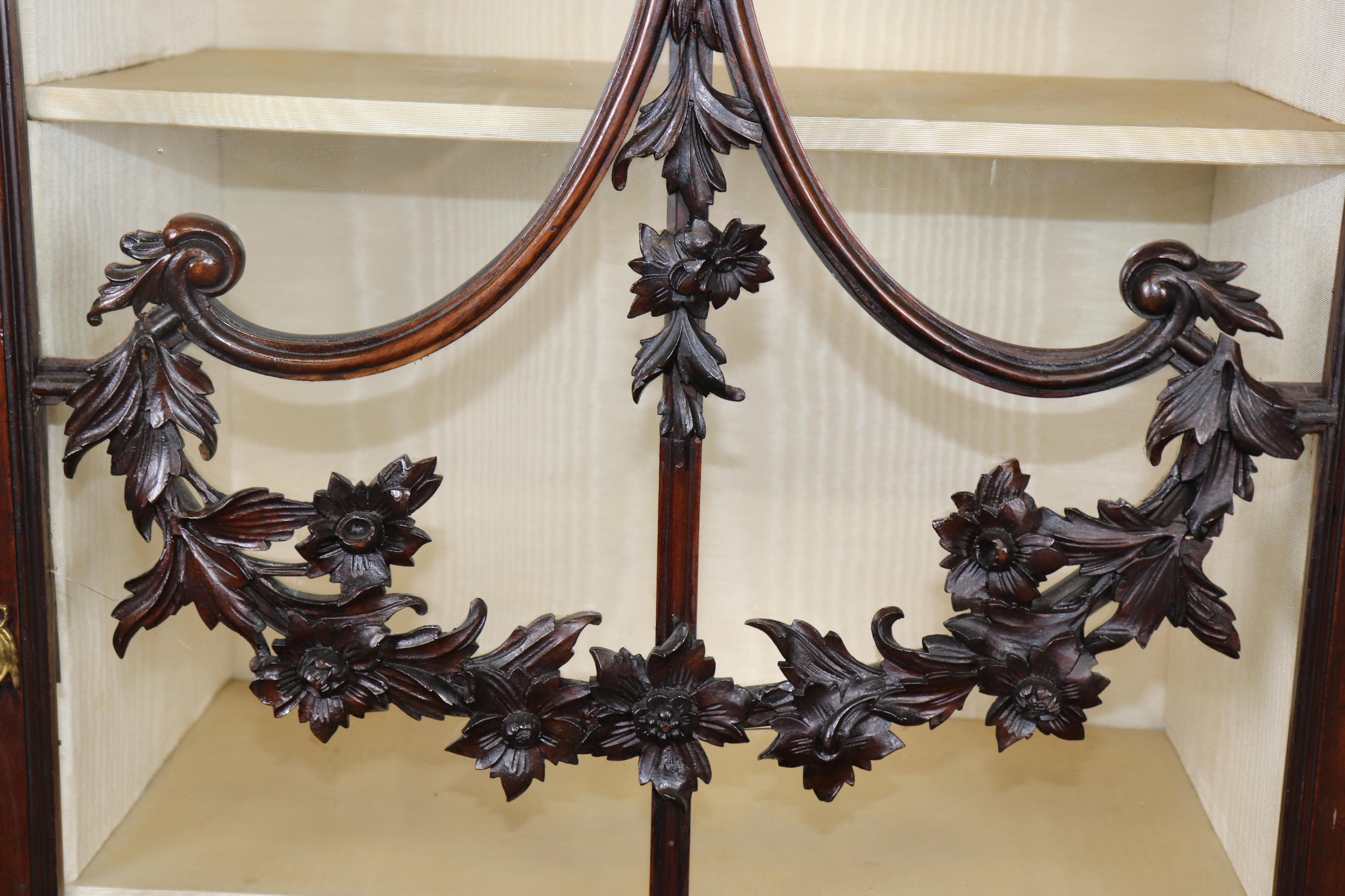 Fine Quality English Georgian Mahogany Carved Gothic Style China Cabinet Vitrine In Good Condition For Sale In Swedesboro, NJ